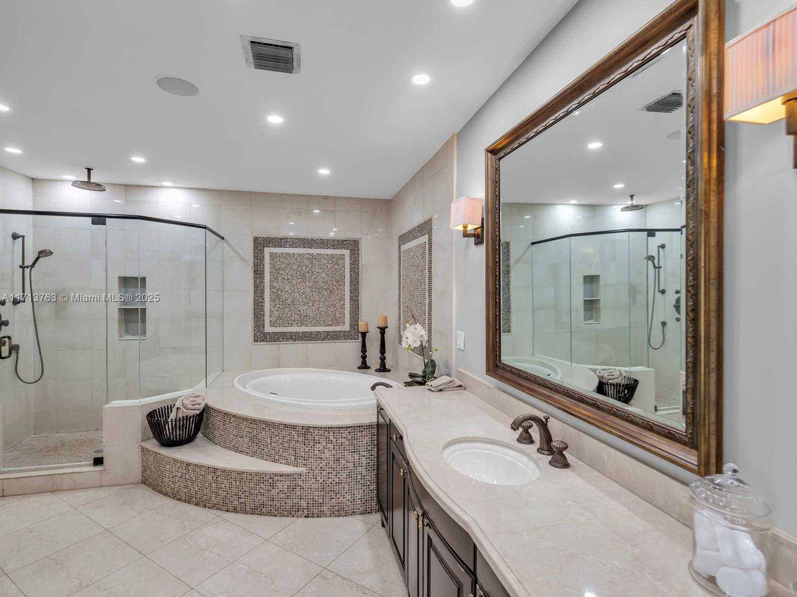 Small Image of 16111 WEST TROON CIR, Miami Lakes Number 13