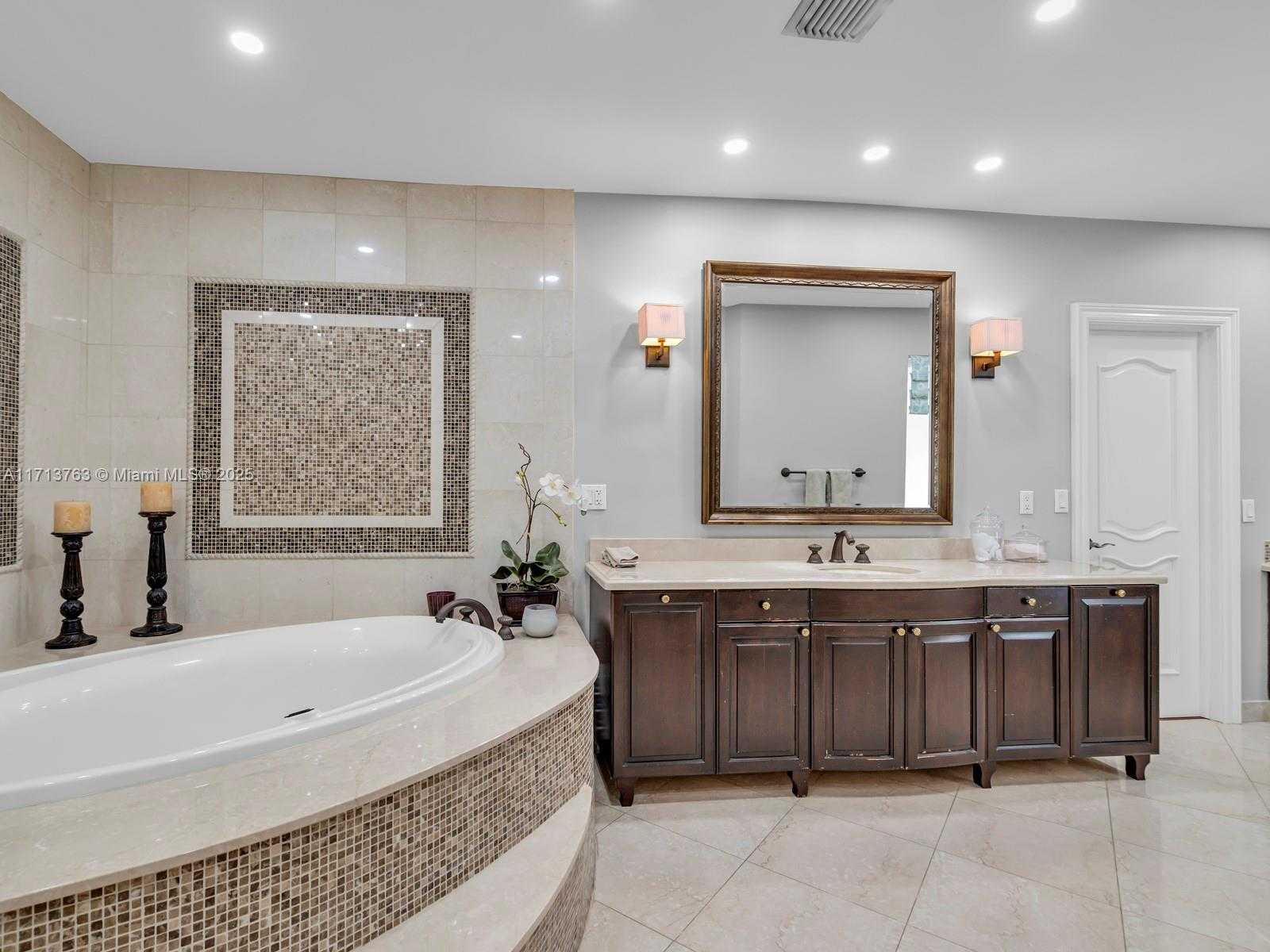 Small Image of 16111 WEST TROON CIR, Miami Lakes Number 14