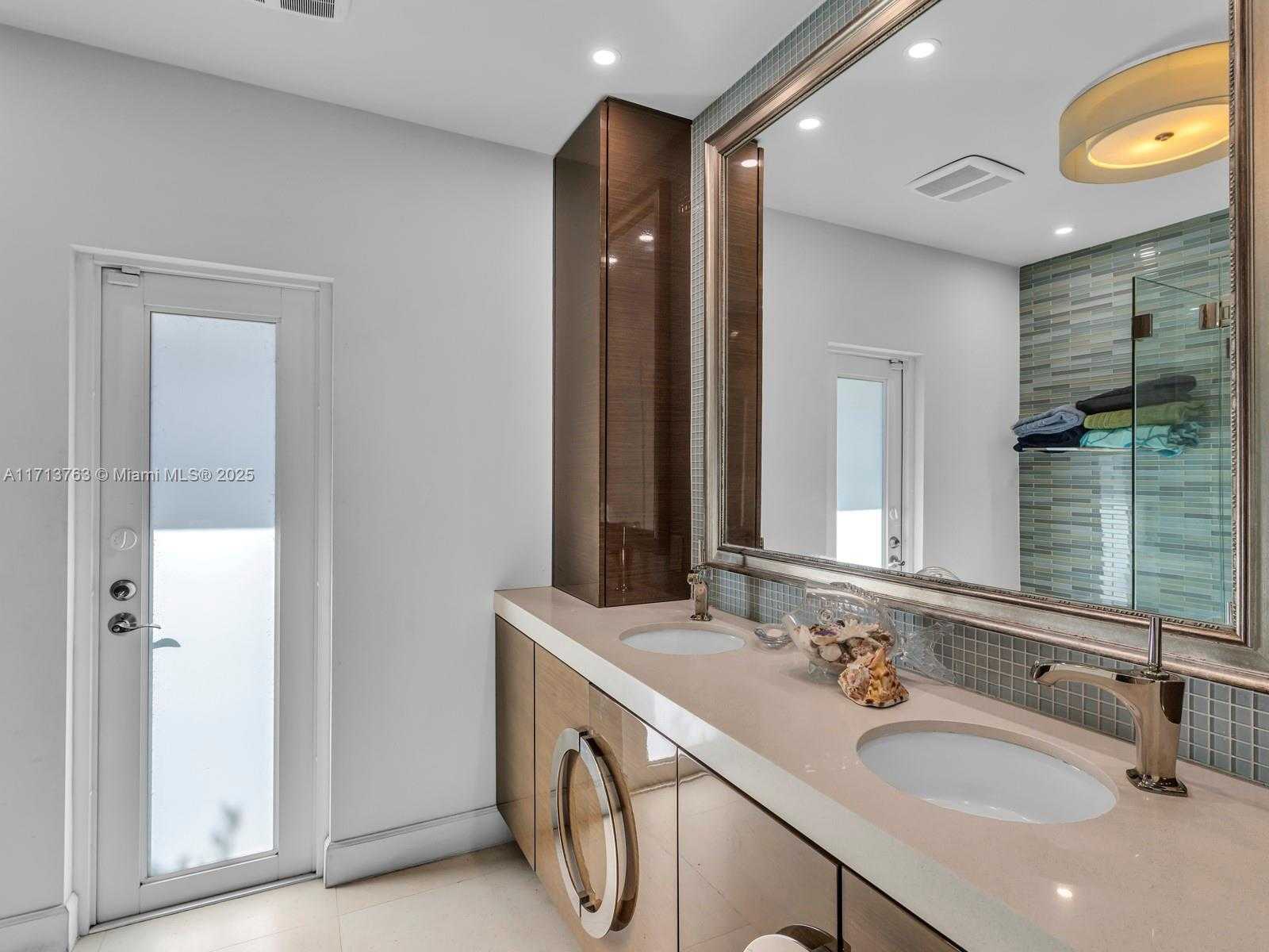 Small Image of 16111 WEST TROON CIR, Miami Lakes Number 16