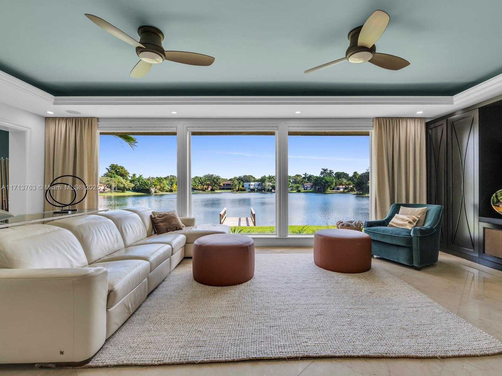 Small Image of 16111 WEST TROON CIR, Miami Lakes Number 2