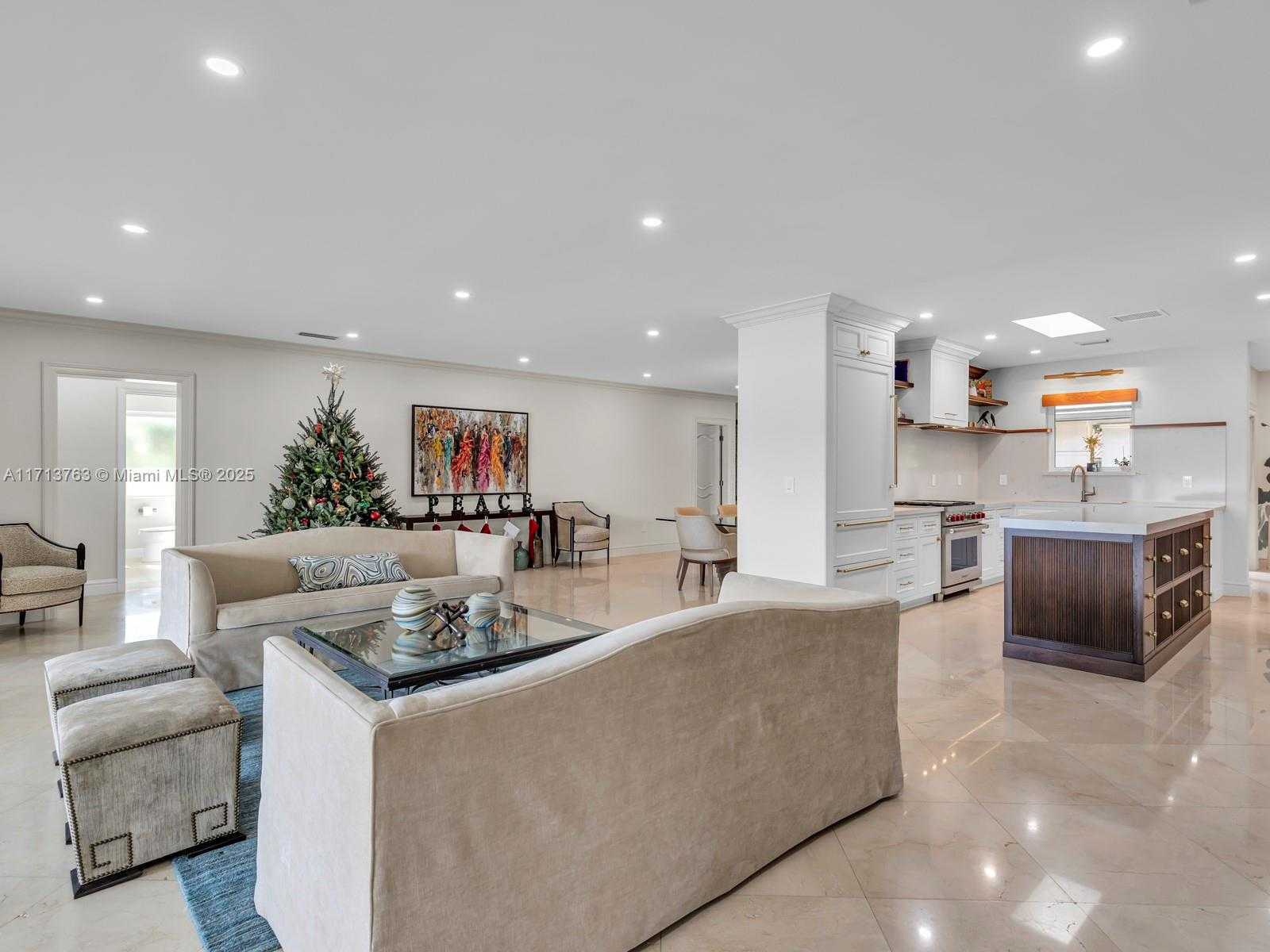 Small Image of 16111 WEST TROON CIR, Miami Lakes Number 29