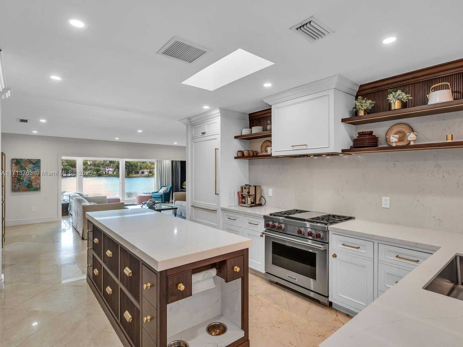 Small Image of 16111 WEST TROON CIR, Miami Lakes Number 3
