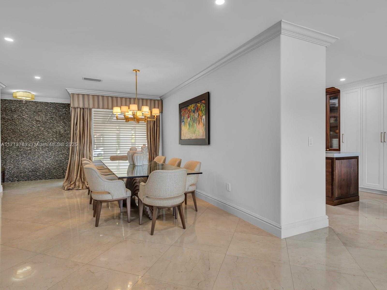 Small Image of 16111 WEST TROON CIR, Miami Lakes Number 30