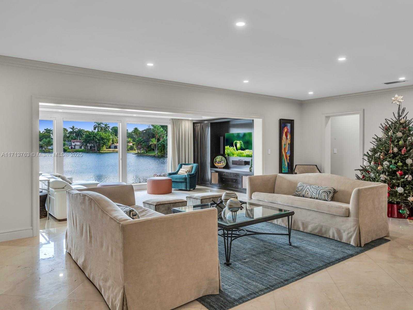 Small Image of 16111 WEST TROON CIR, Miami Lakes Number 31