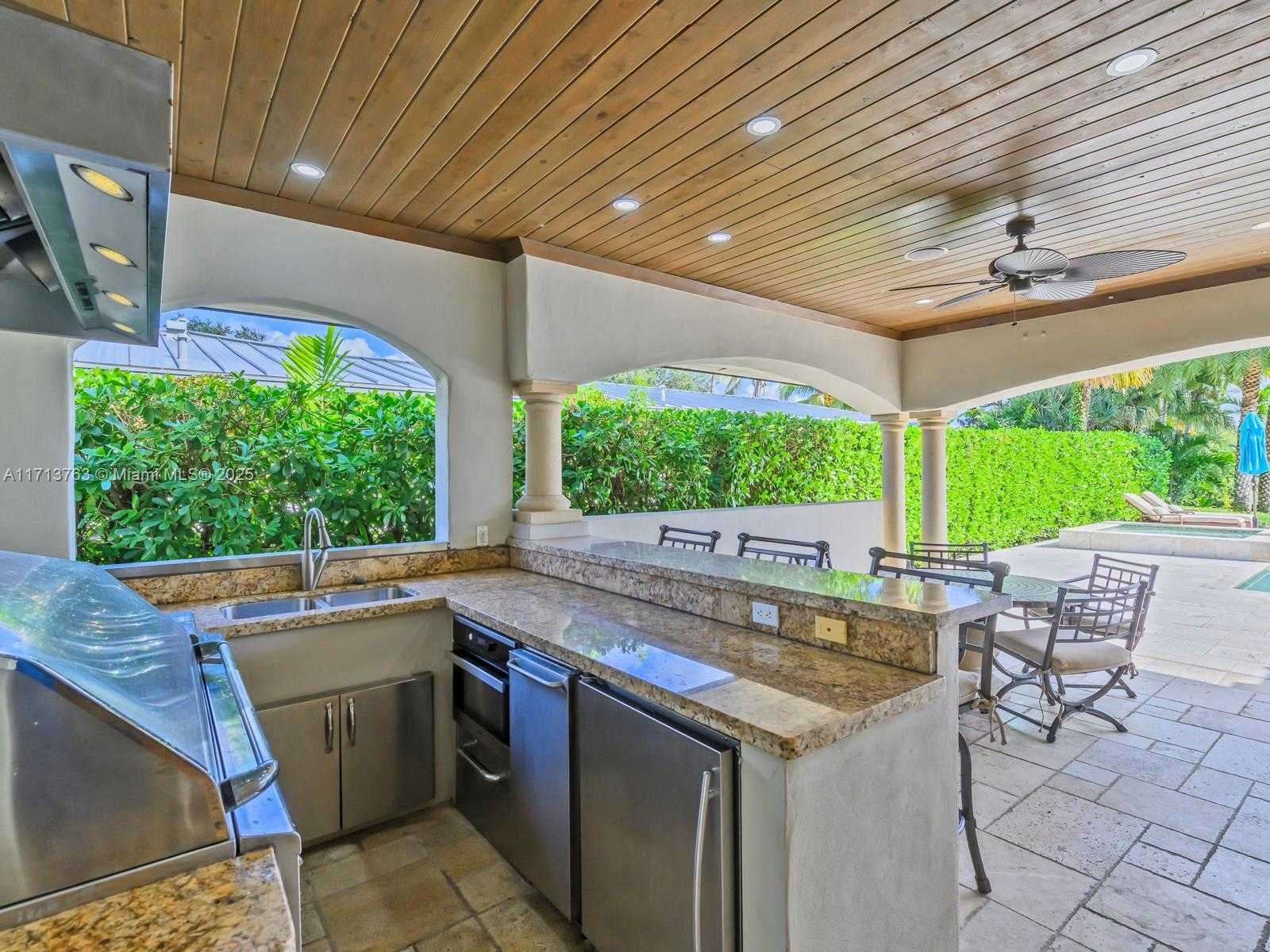 Small Image of 16111 WEST TROON CIR, Miami Lakes Number 37