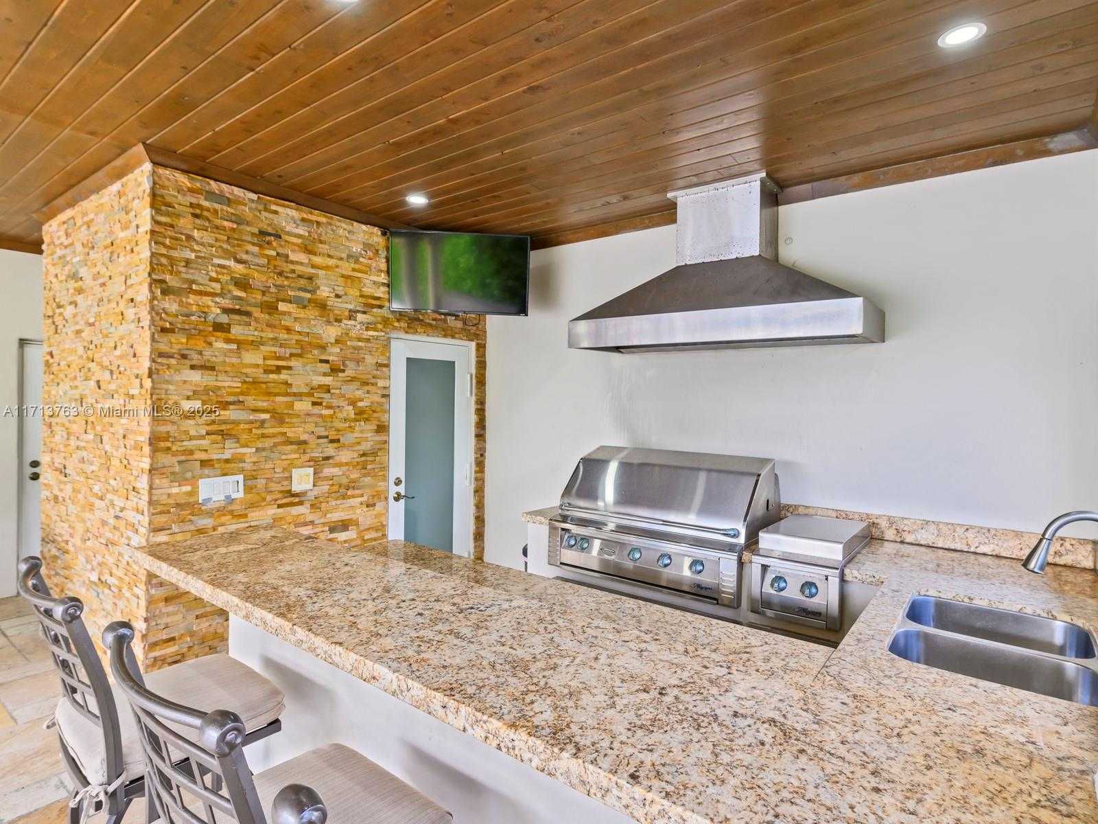 Small Image of 16111 WEST TROON CIR, Miami Lakes Number 38