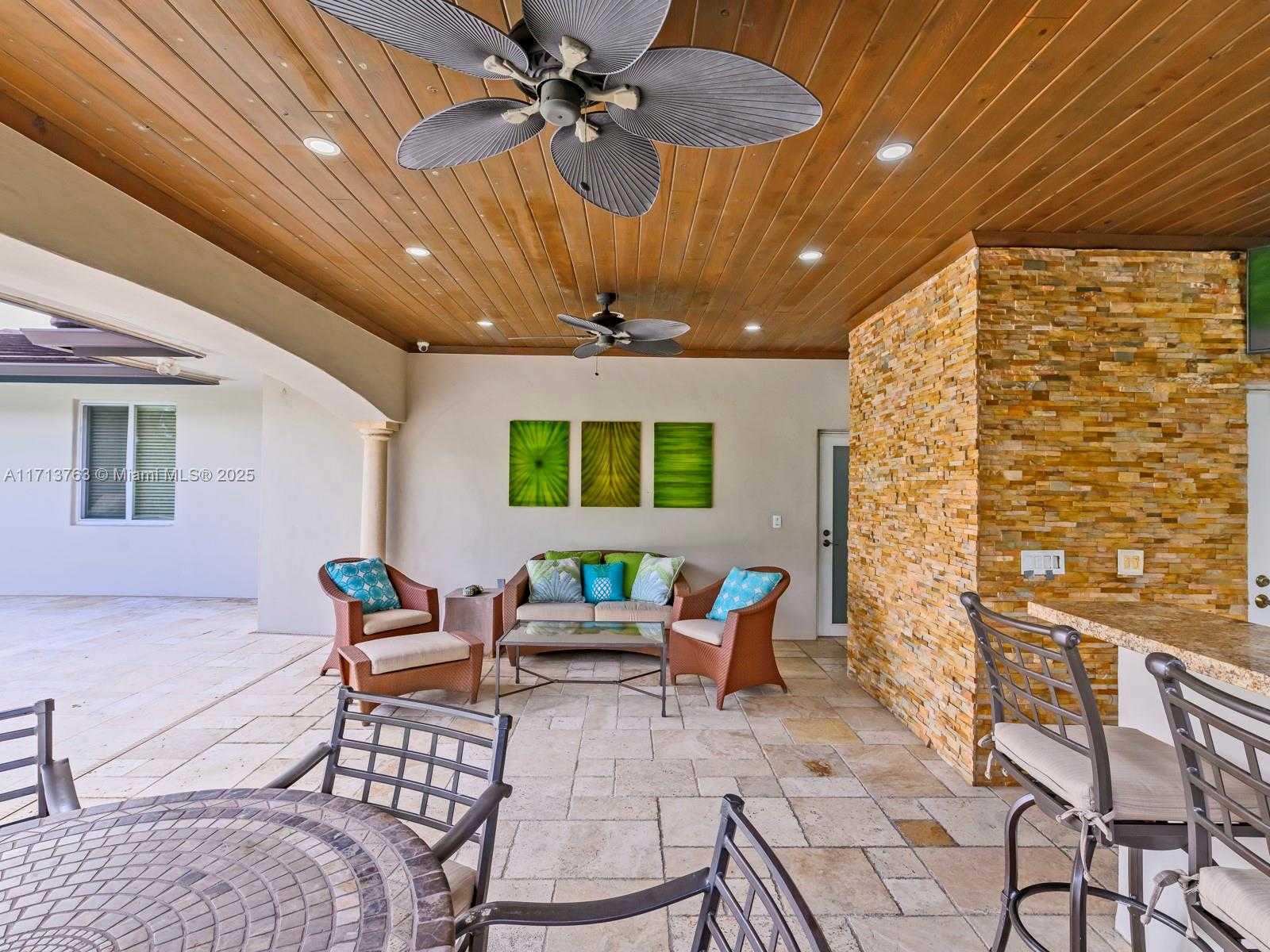 Small Image of 16111 WEST TROON CIR, Miami Lakes Number 39
