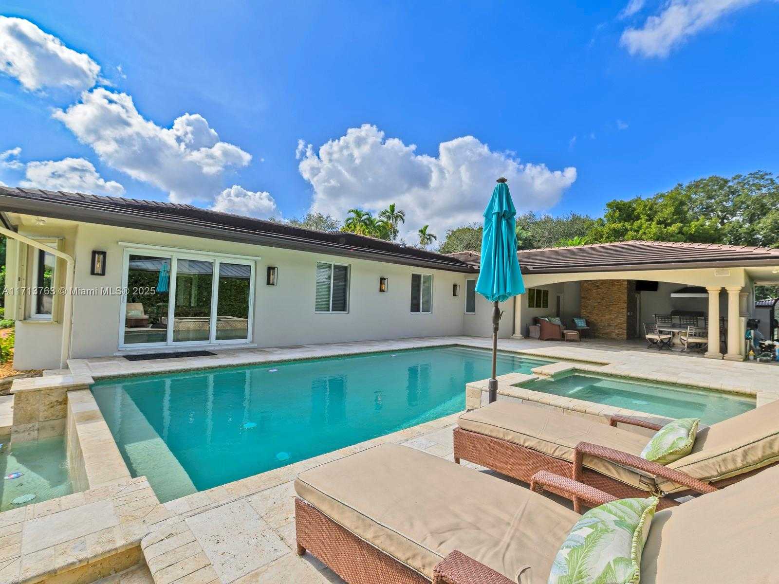 Small Image of 16111 WEST TROON CIR, Miami Lakes Number 40