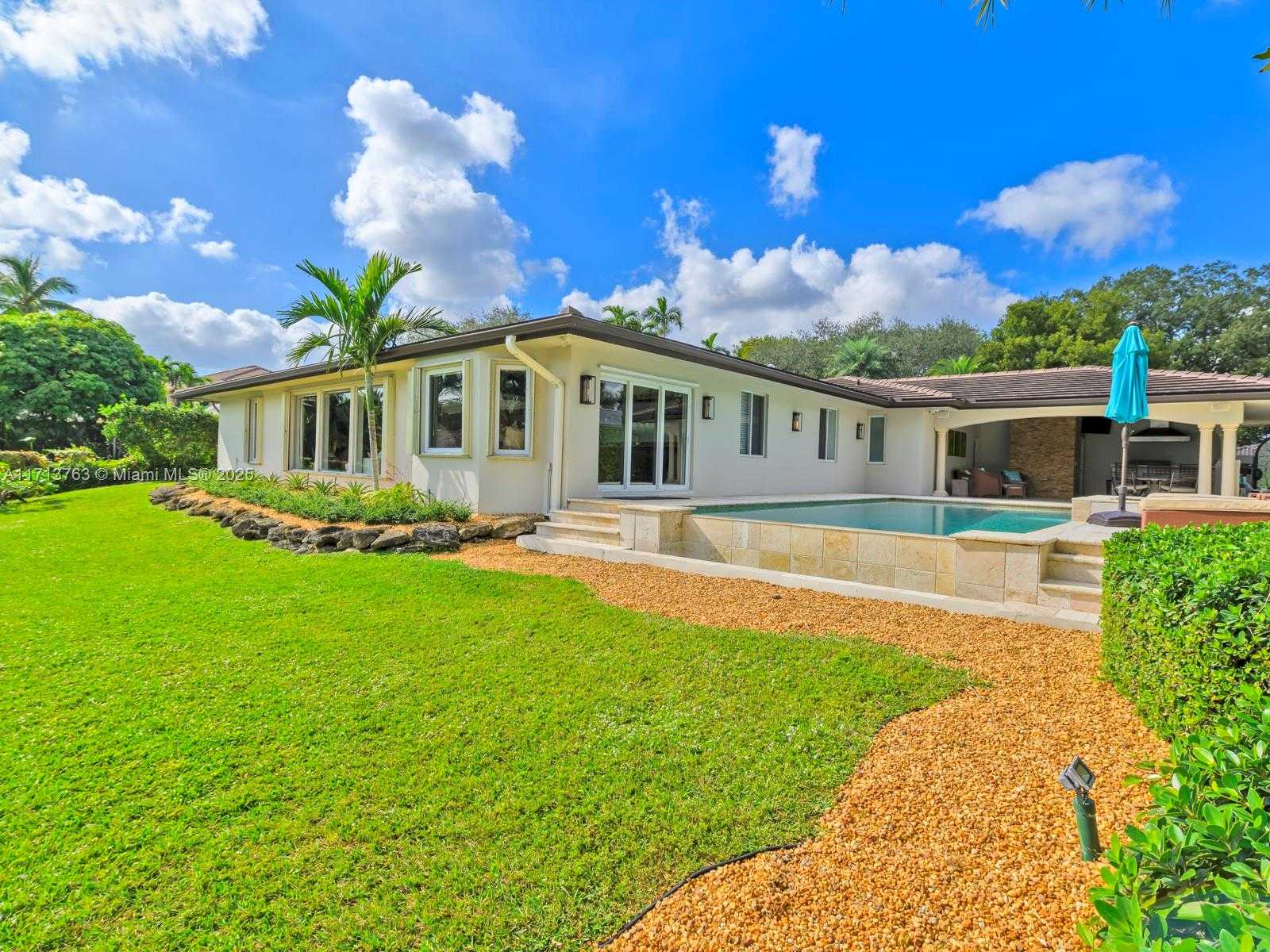 Small Image of 16111 WEST TROON CIR, Miami Lakes Number 41