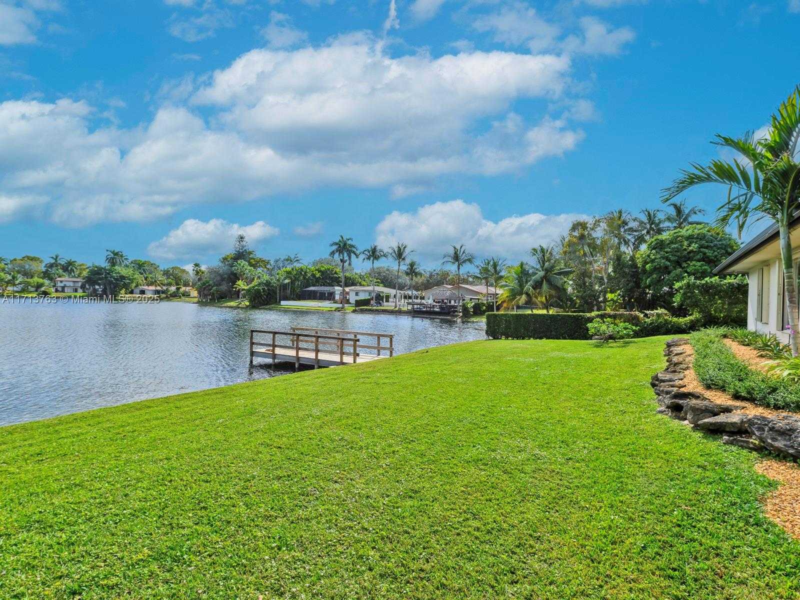 Small Image of 16111 WEST TROON CIR, Miami Lakes Number 44