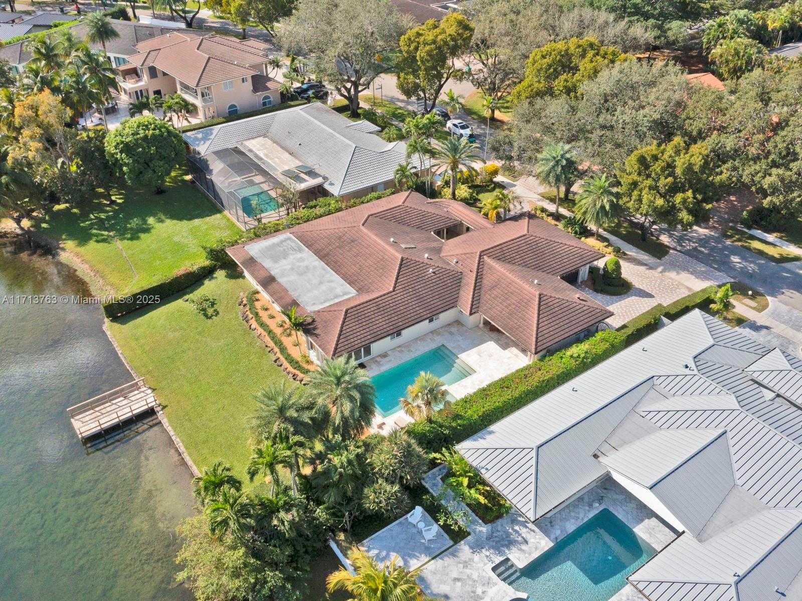 Small Image of 16111 WEST TROON CIR, Miami Lakes Number 46