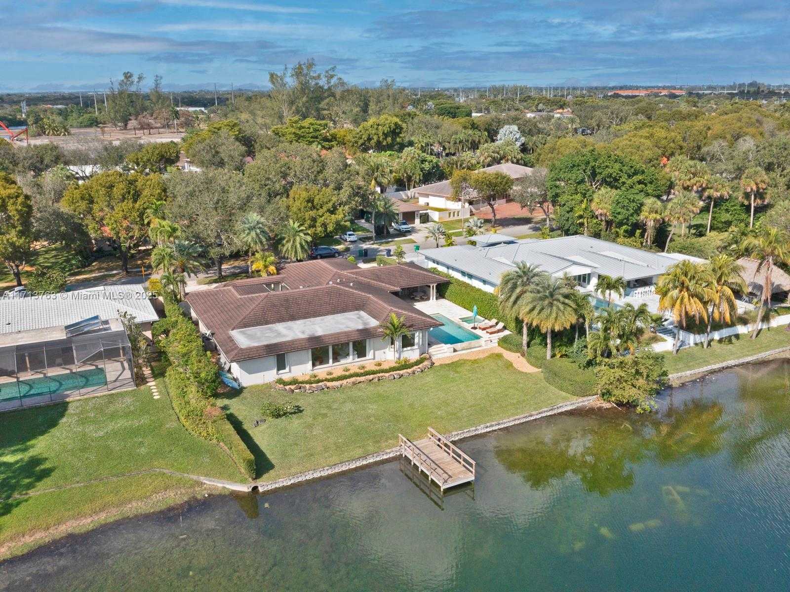 Small Image of 16111 WEST TROON CIR, Miami Lakes Number 47