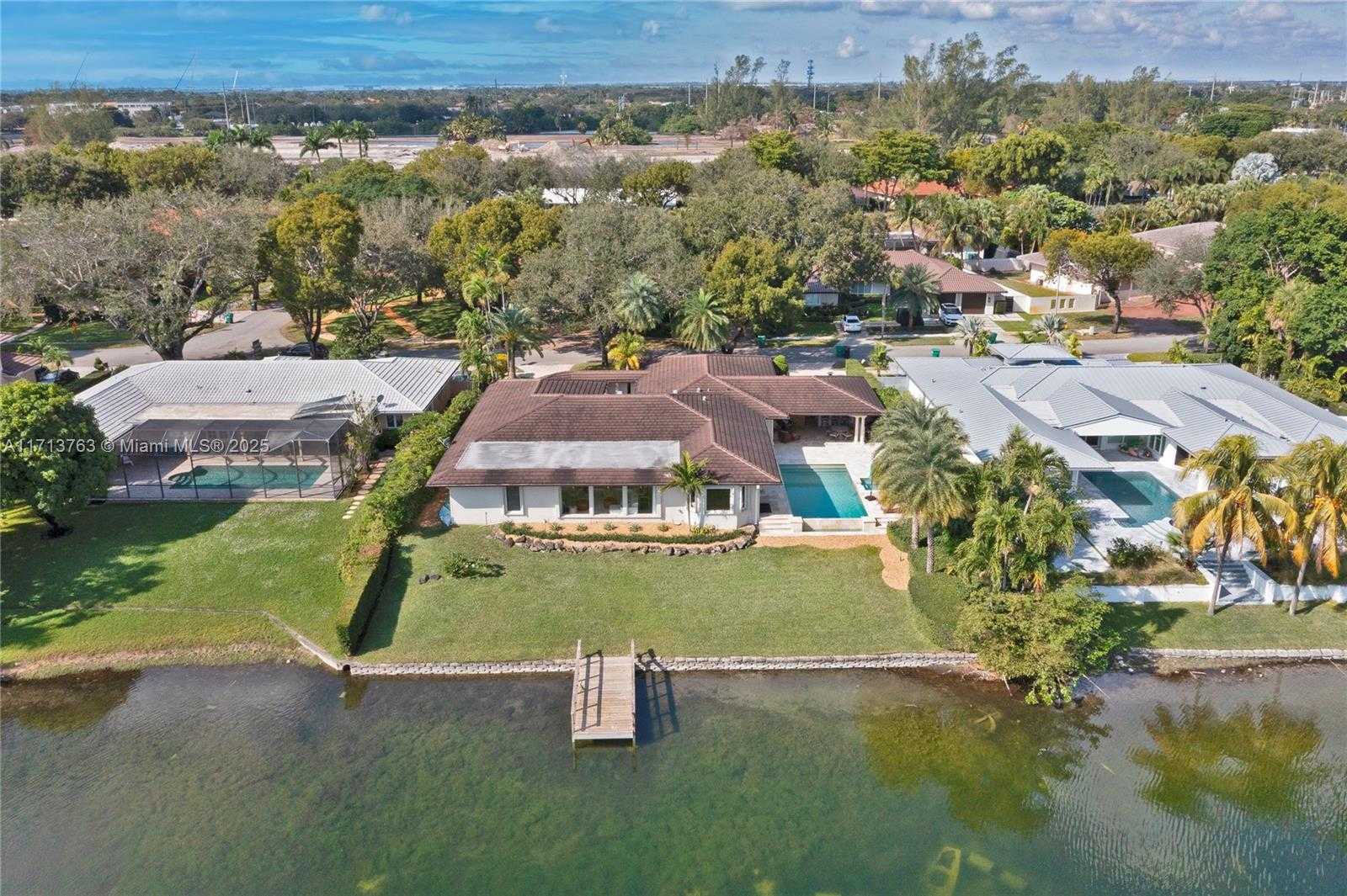 Small Image of 16111 WEST TROON CIR, Miami Lakes Number 48