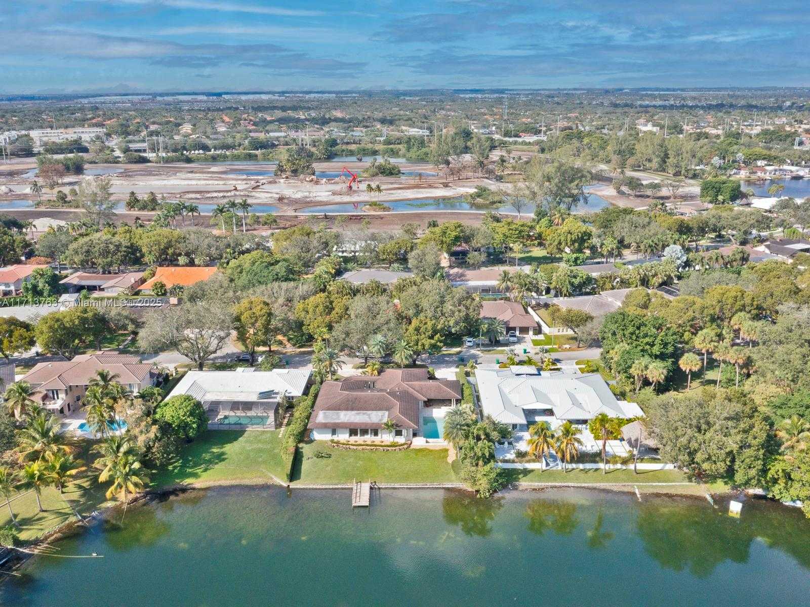 Small Image of 16111 WEST TROON CIR, Miami Lakes Number 49