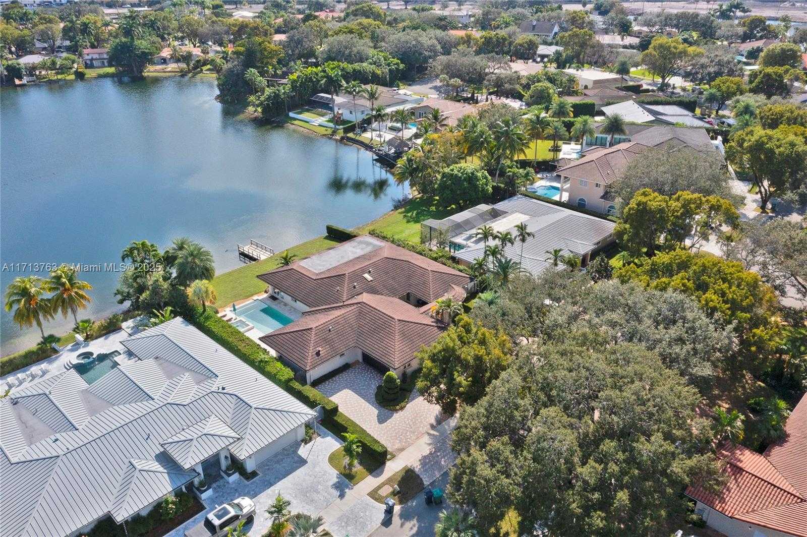 Small Image of 16111 WEST TROON CIR, Miami Lakes Number 50