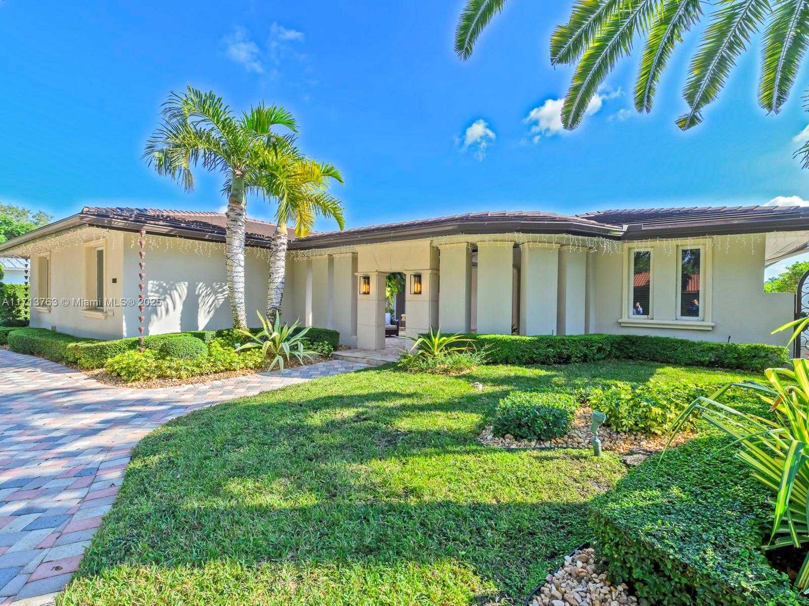 Small Image of 16111 WEST TROON CIR, Miami Lakes Number 55