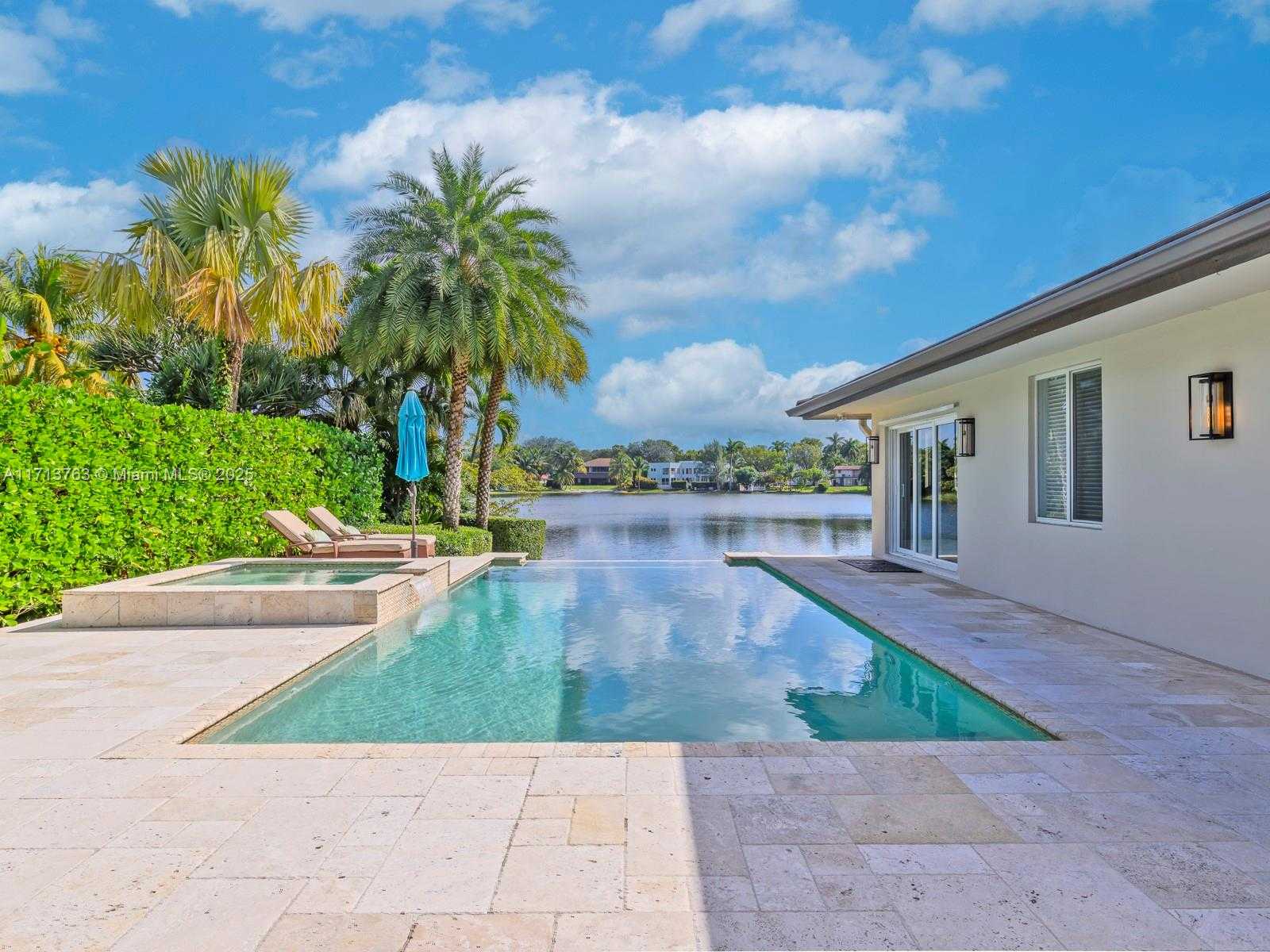 Small Image of 16111 WEST TROON CIR, Miami Lakes Number 7