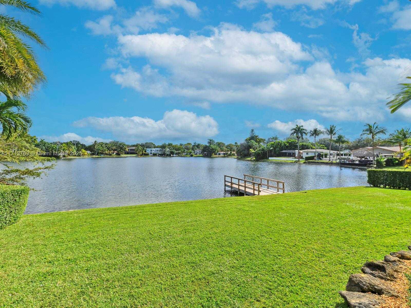 Small Image of 16111 WEST TROON CIR, Miami Lakes Number 8