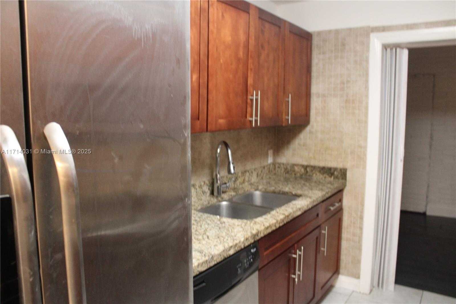 Small Image of 600 SOUTH WEST 28TH WAY, Fort Lauderdale Number 3