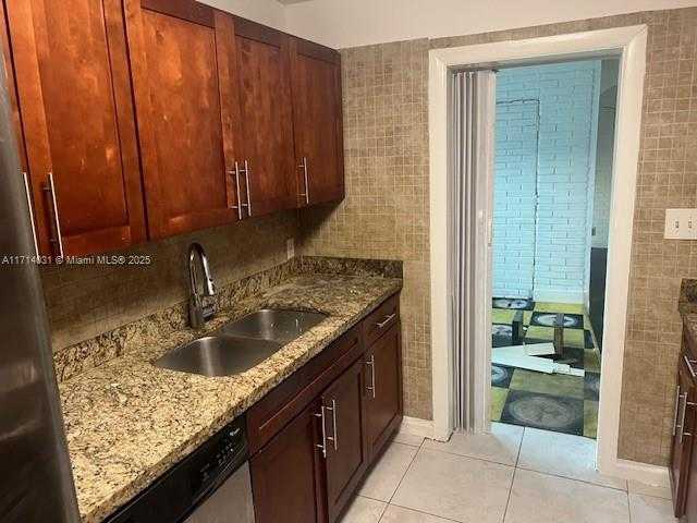 Small Image of 600 SOUTH WEST 28TH WAY, Fort Lauderdale Number 4