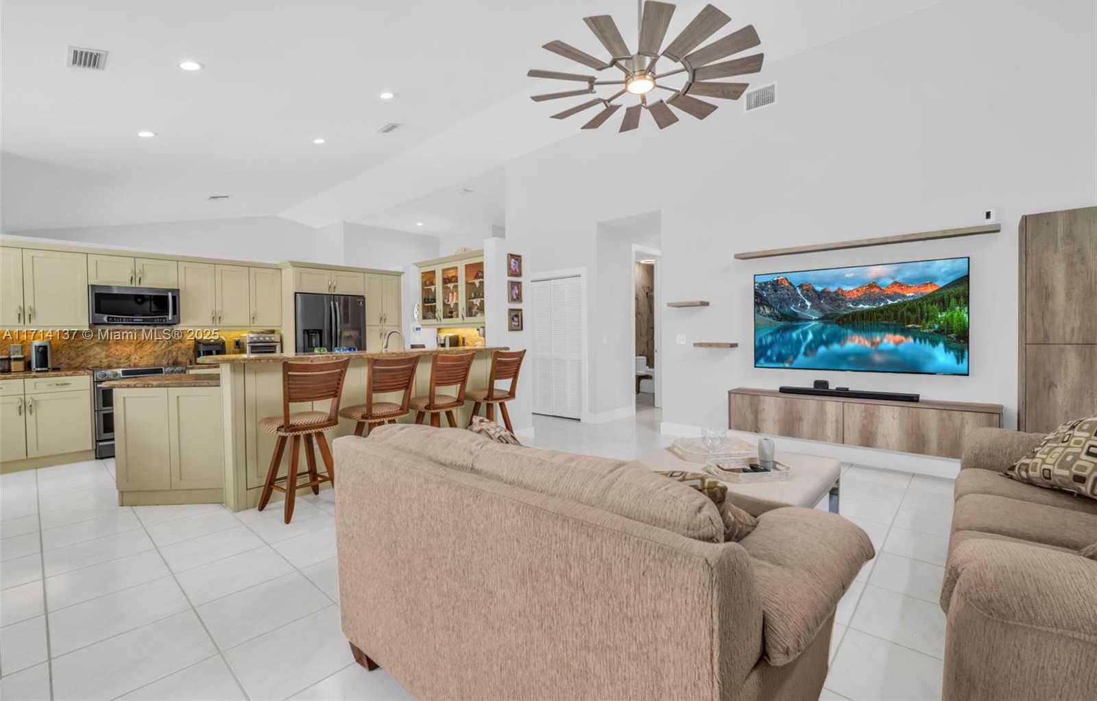 Small Image of 821 EAST CYPRESS POINTE DR E, Pembroke Pines Number 13