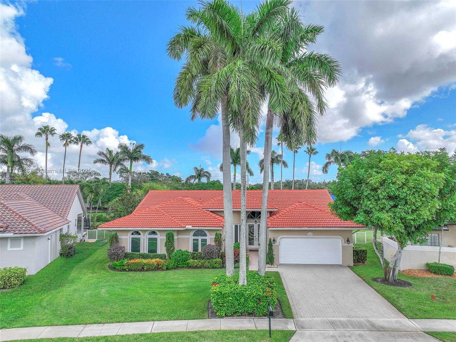 Small Image of 821 EAST CYPRESS POINTE DR E, Pembroke Pines Number 2