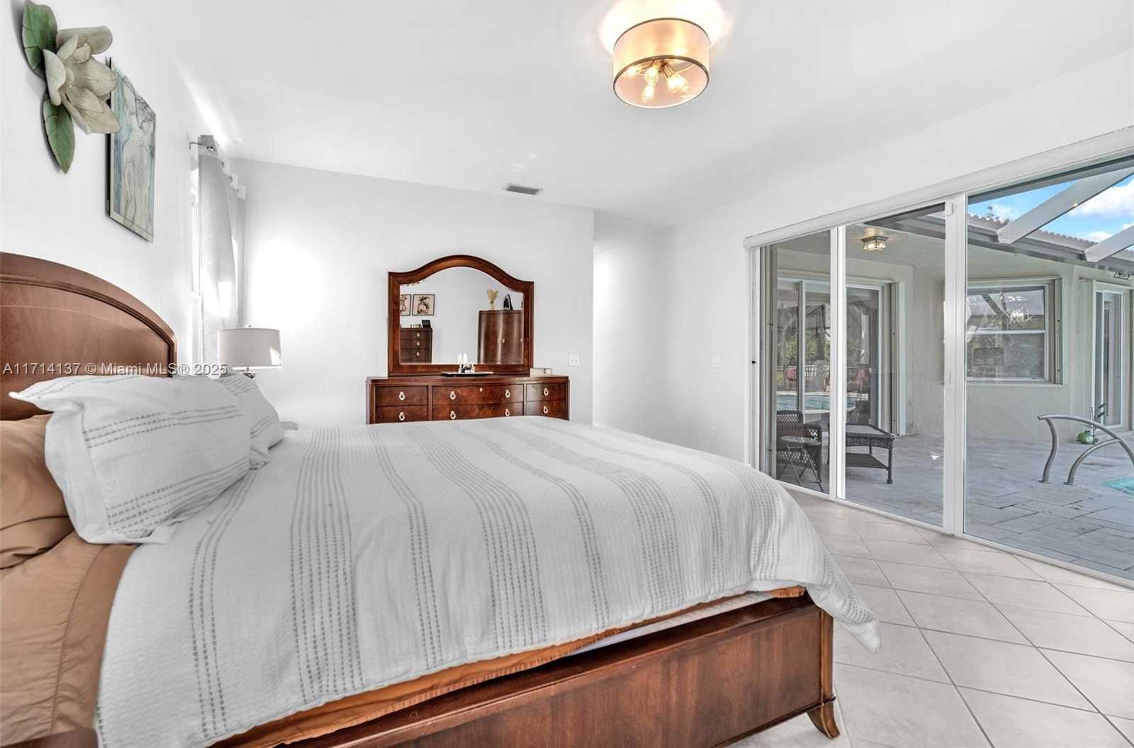 Small Image of 821 EAST CYPRESS POINTE DR E, Pembroke Pines Number 20