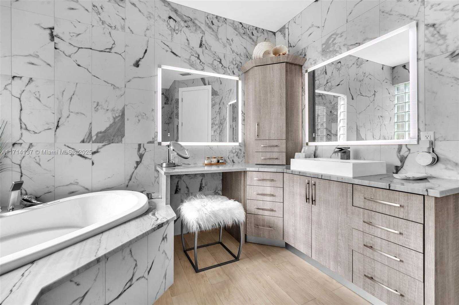 Small Image of 821 EAST CYPRESS POINTE DR E, Pembroke Pines Number 23