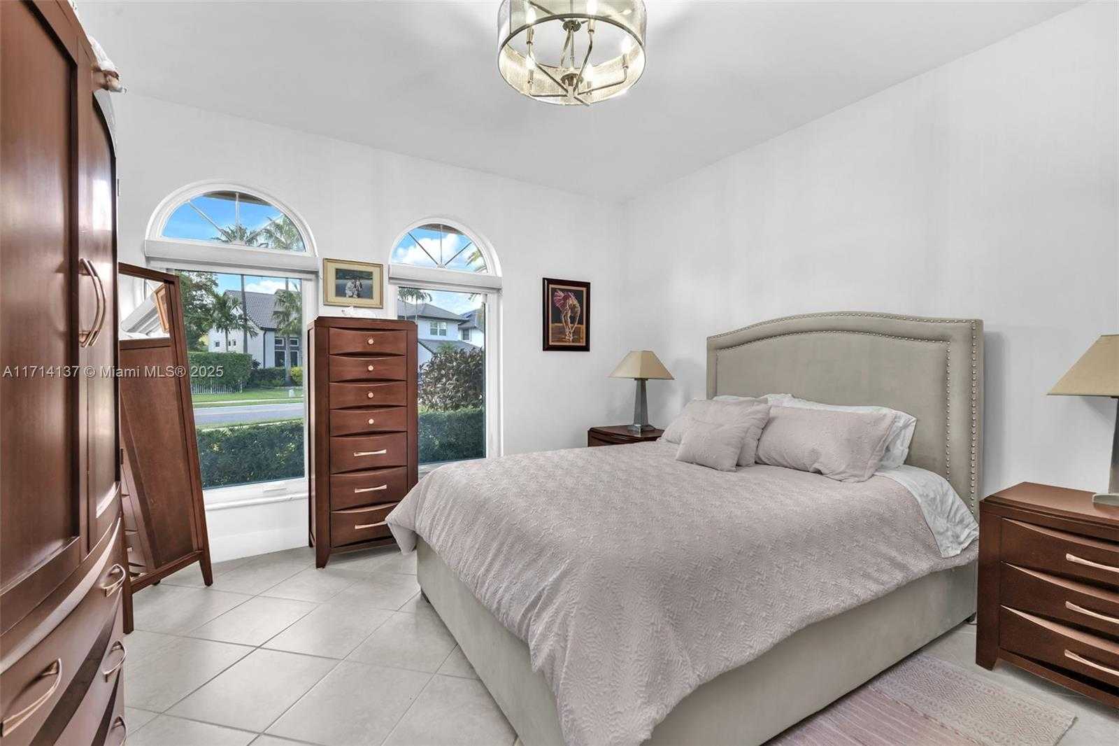 Small Image of 821 EAST CYPRESS POINTE DR E, Pembroke Pines Number 26
