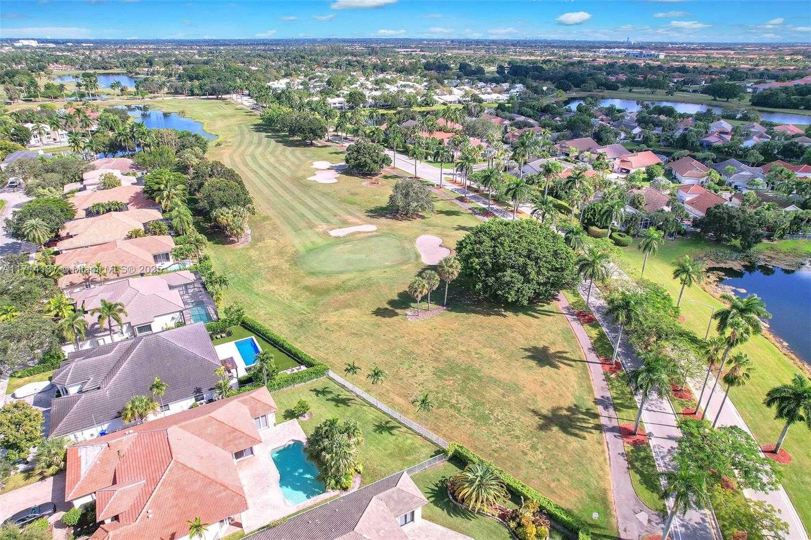 Small Image of 821 EAST CYPRESS POINTE DR E, Pembroke Pines Number 35