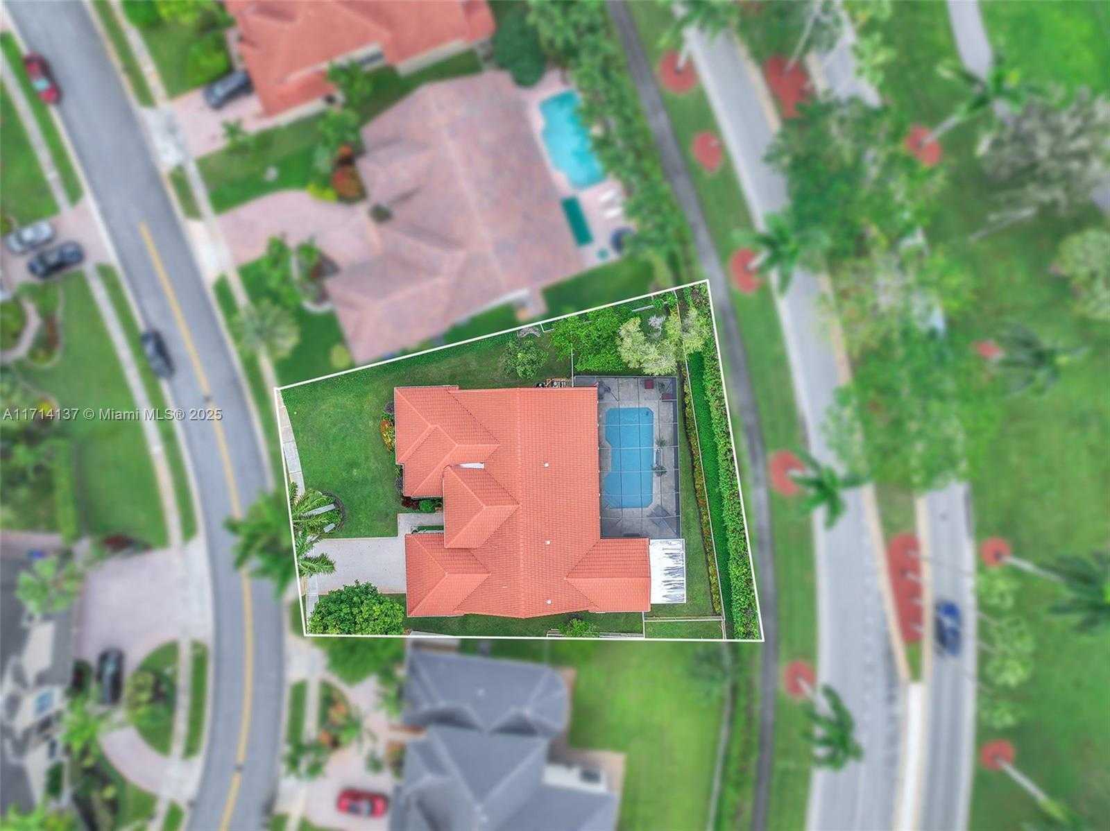 Small Image of 821 EAST CYPRESS POINTE DR E, Pembroke Pines Number 4