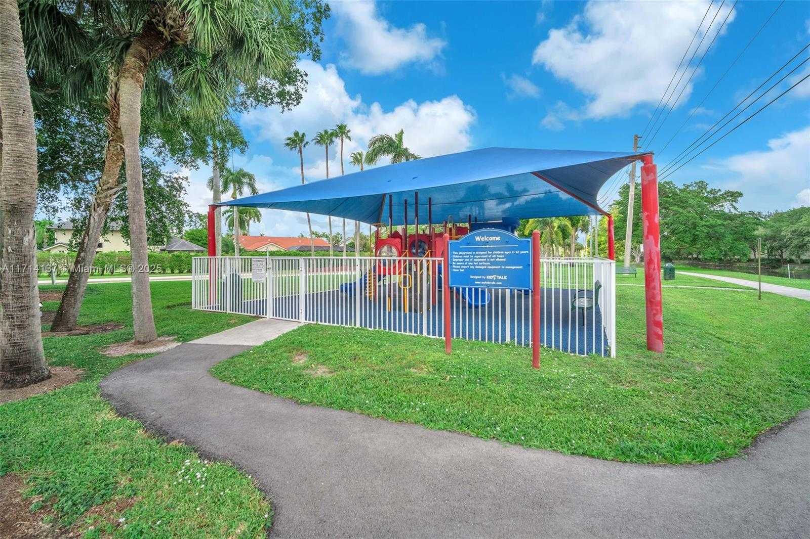 Small Image of 821 EAST CYPRESS POINTE DR E, Pembroke Pines Number 40