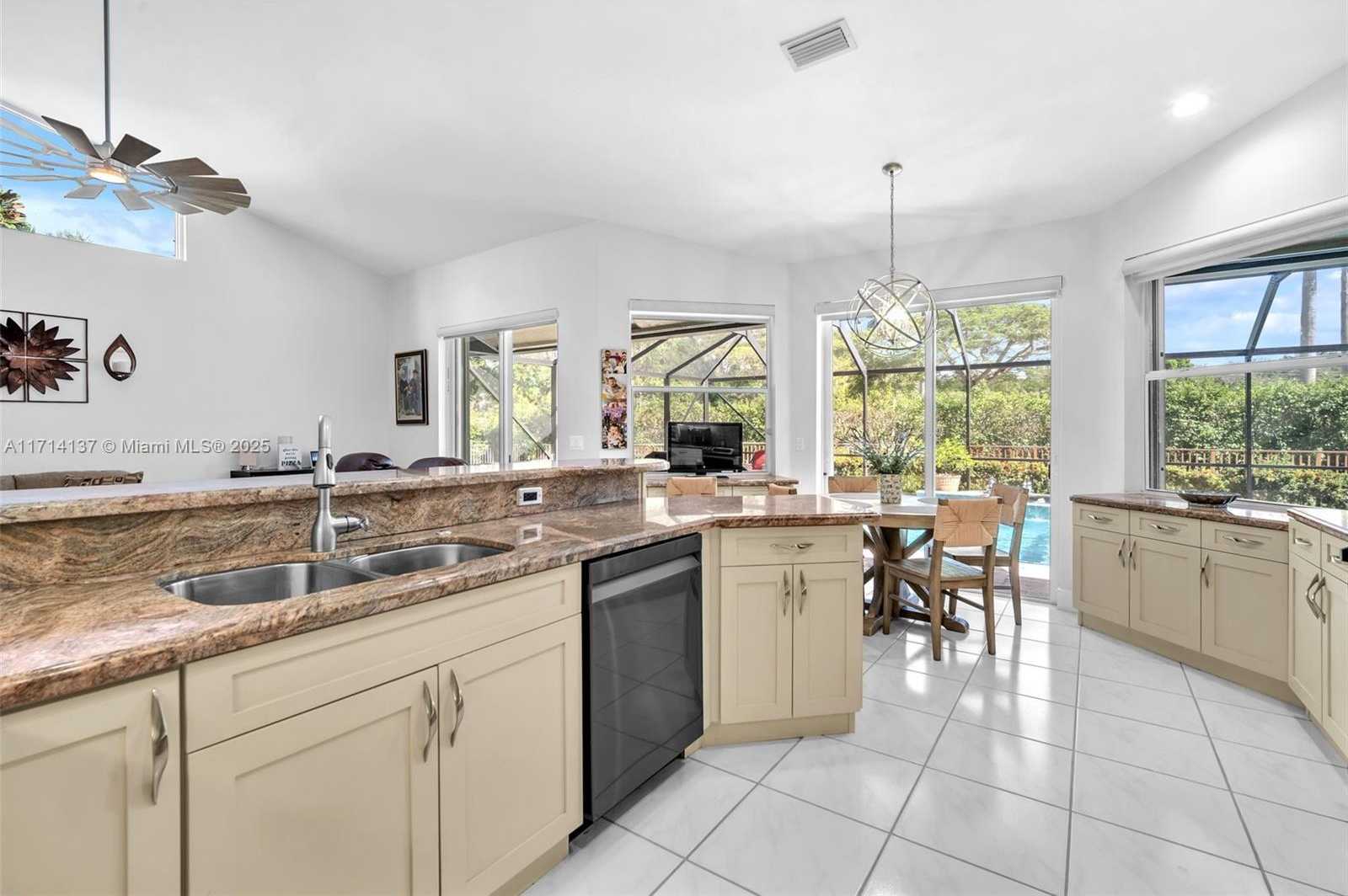 Small Image of 821 EAST CYPRESS POINTE DR E, Pembroke Pines Number 7