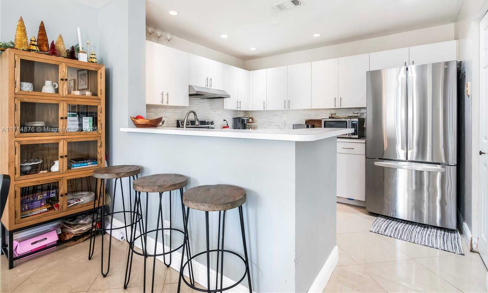 Small Image of 7400 VISCAYA CIR, Margate Number 12