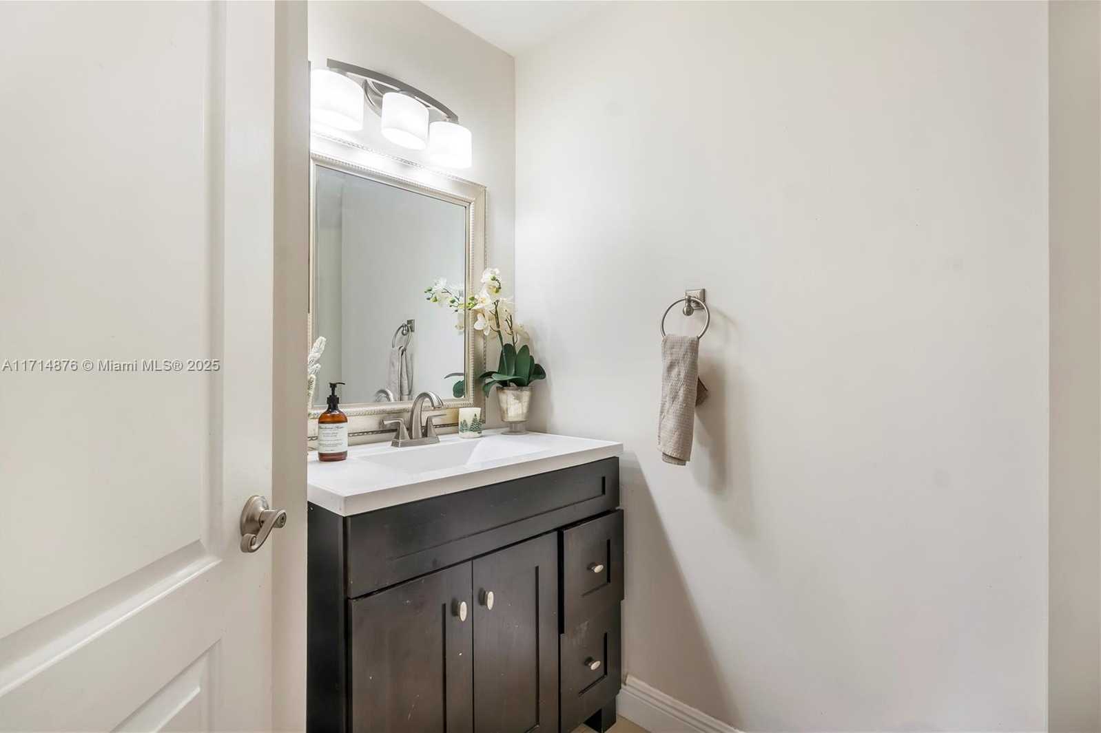 Small Image of 7400 VISCAYA CIR, Margate Number 17