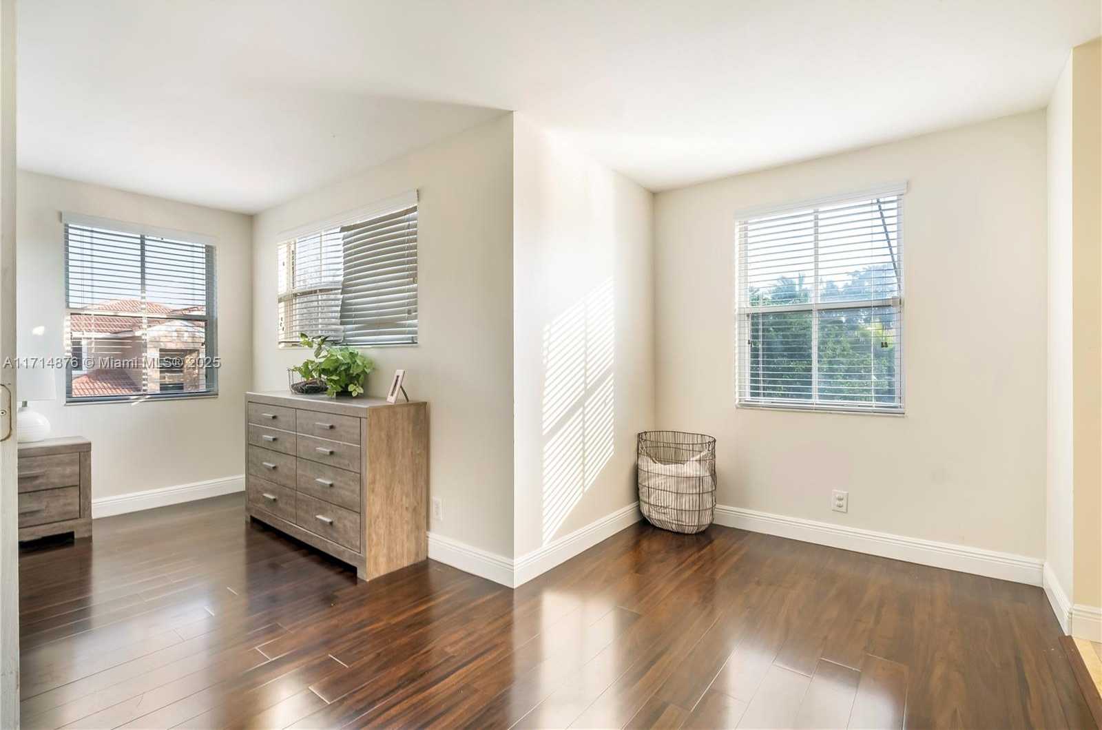 Small Image of 7400 VISCAYA CIR, Margate Number 18
