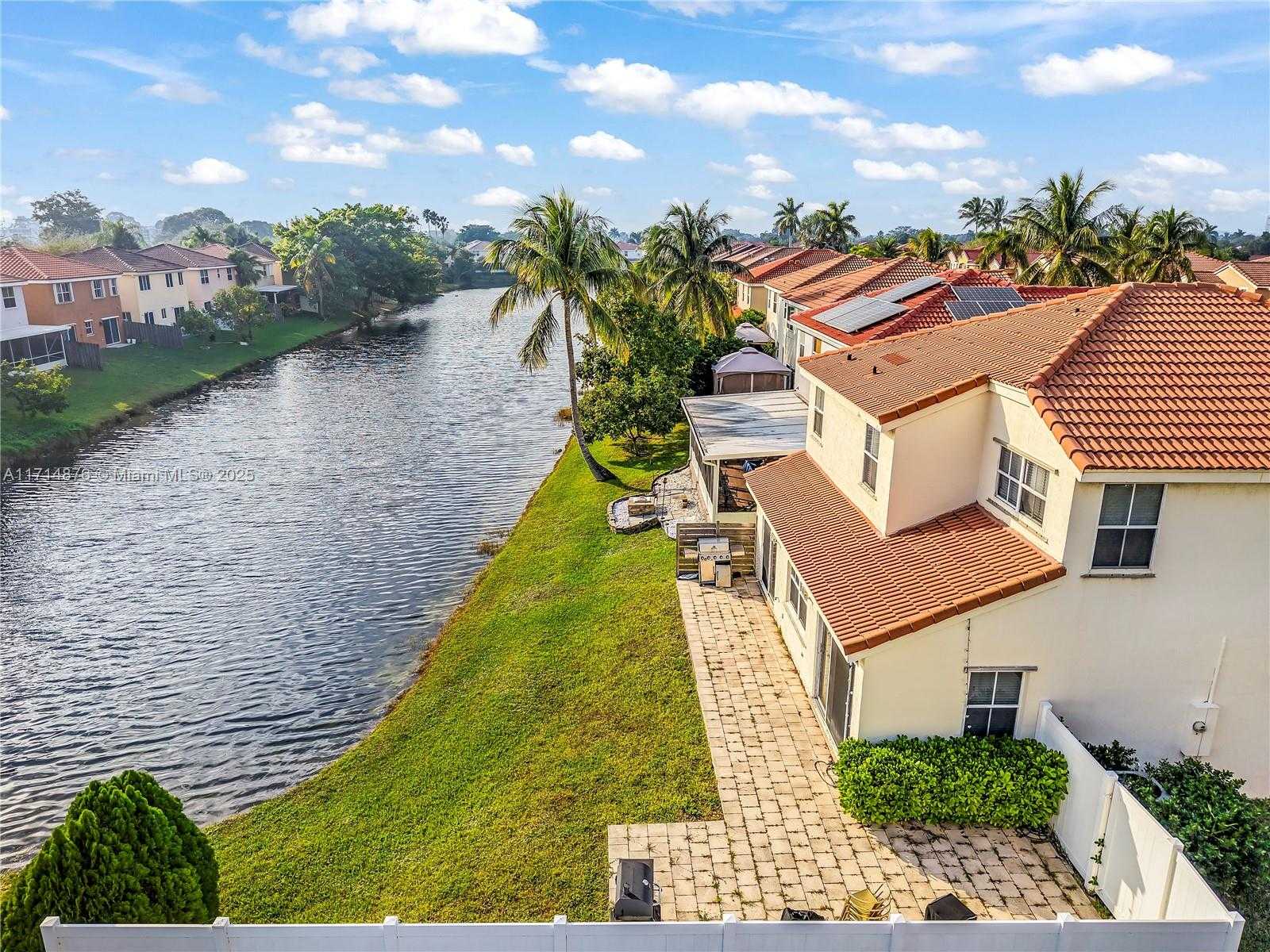Small Image of 7400 VISCAYA CIR, Margate Number 2