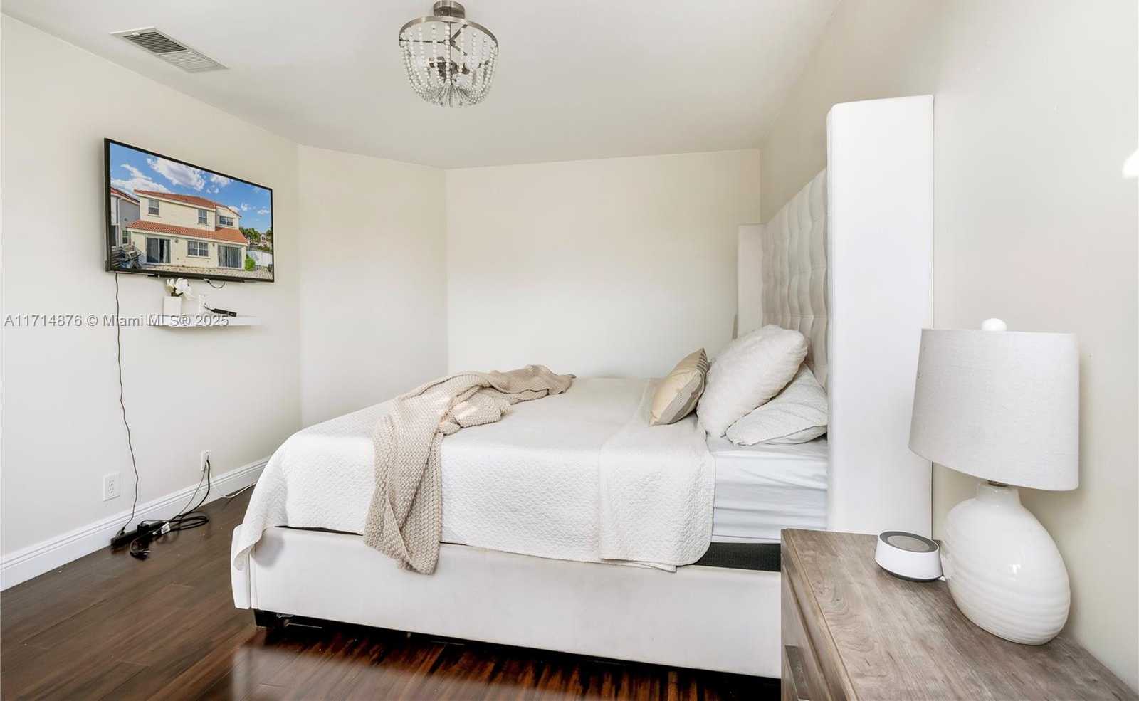 Small Image of 7400 VISCAYA CIR, Margate Number 20