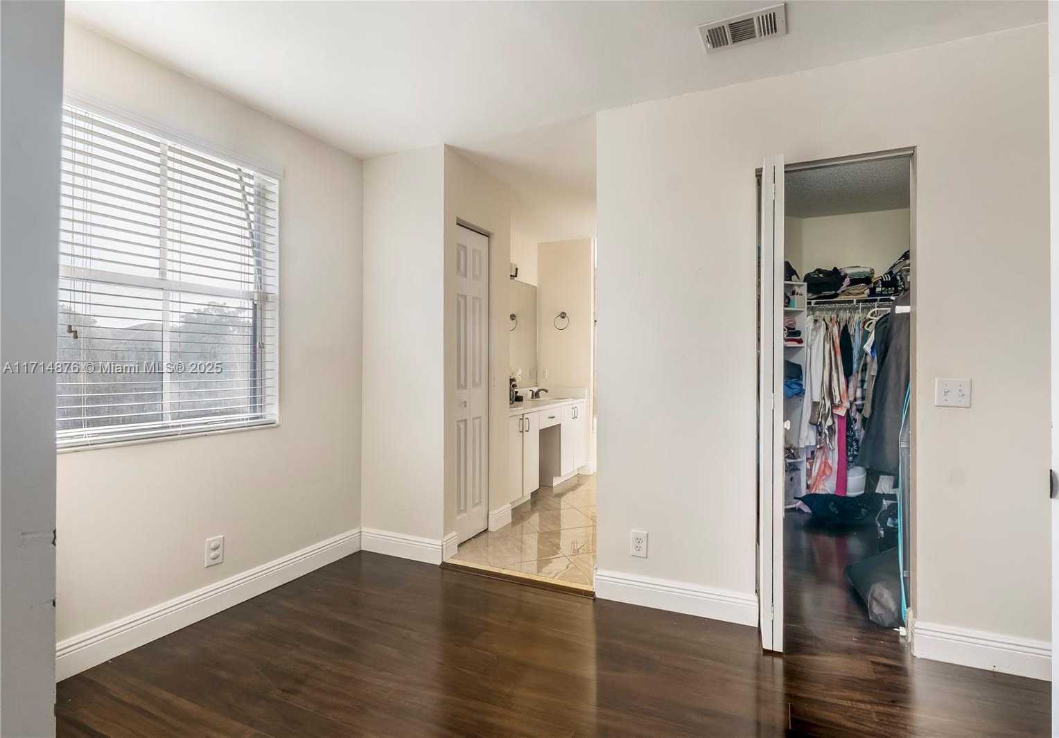 Small Image of 7400 VISCAYA CIR, Margate Number 21