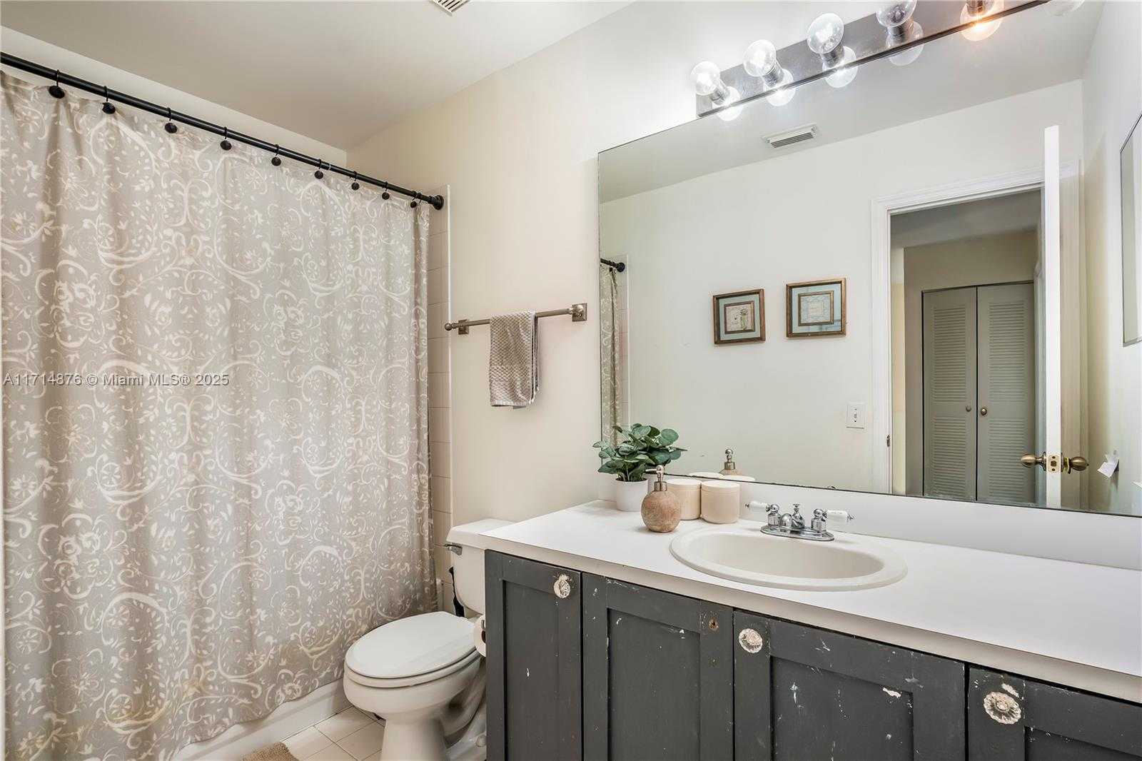 Small Image of 7400 VISCAYA CIR, Margate Number 27