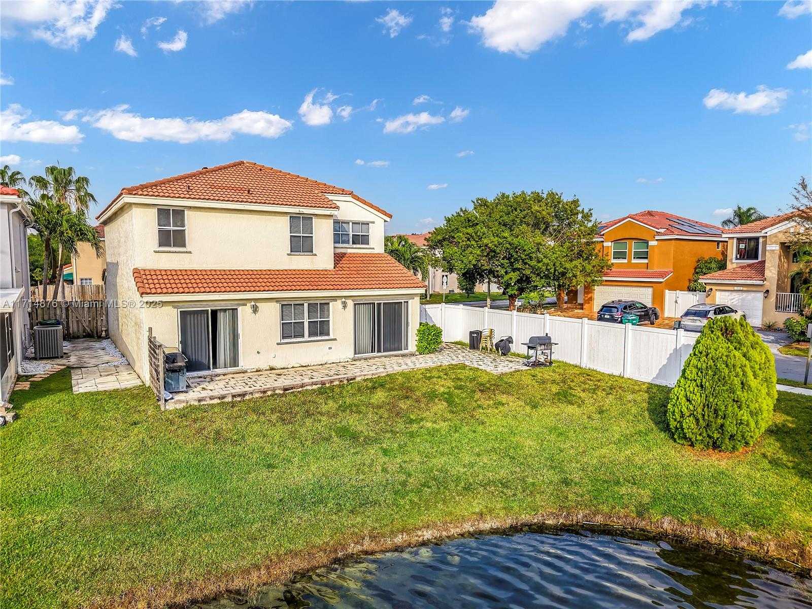 Small Image of 7400 VISCAYA CIR, Margate Number 3