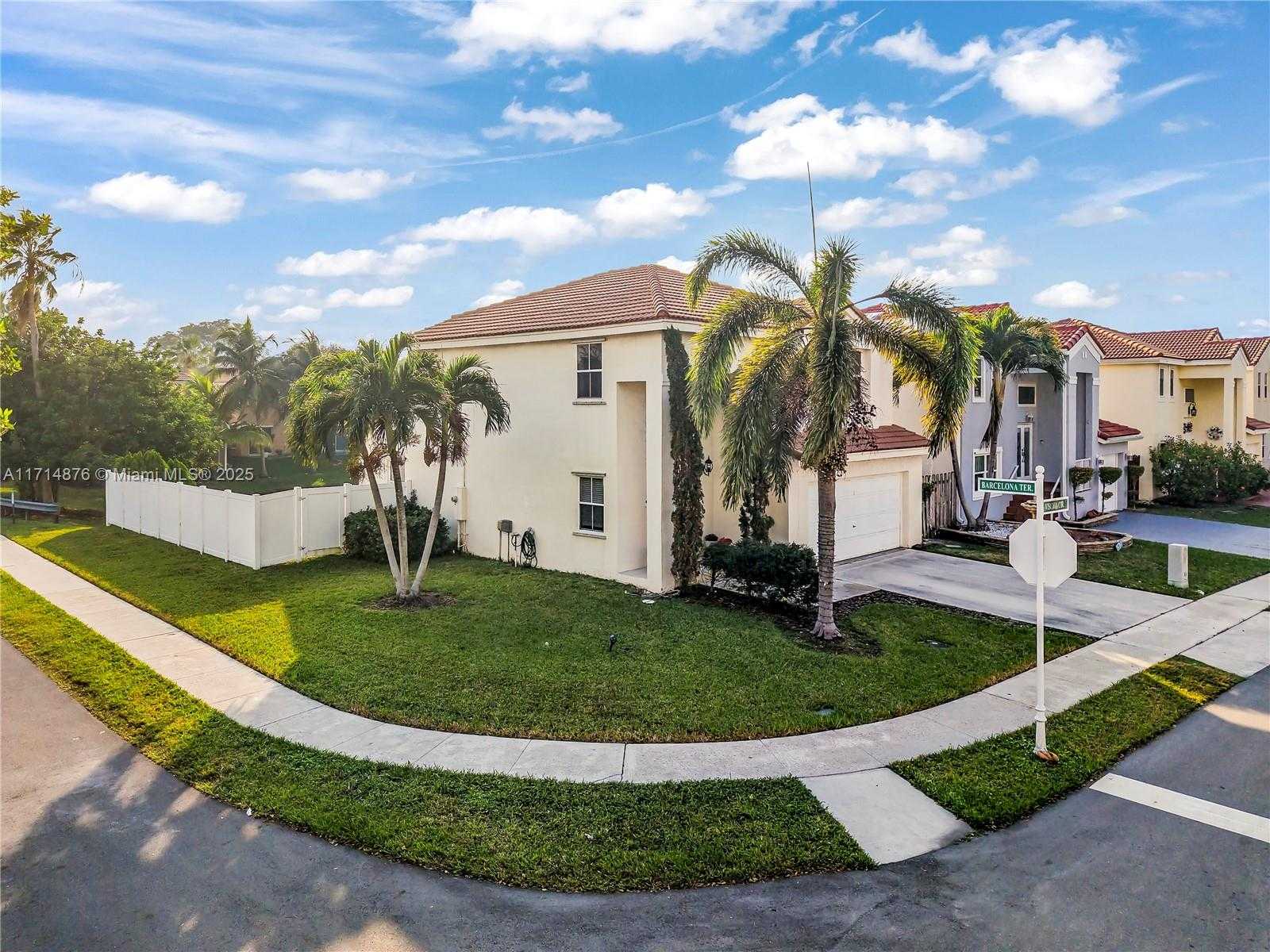 Small Image of 7400 VISCAYA CIR, Margate Number 4