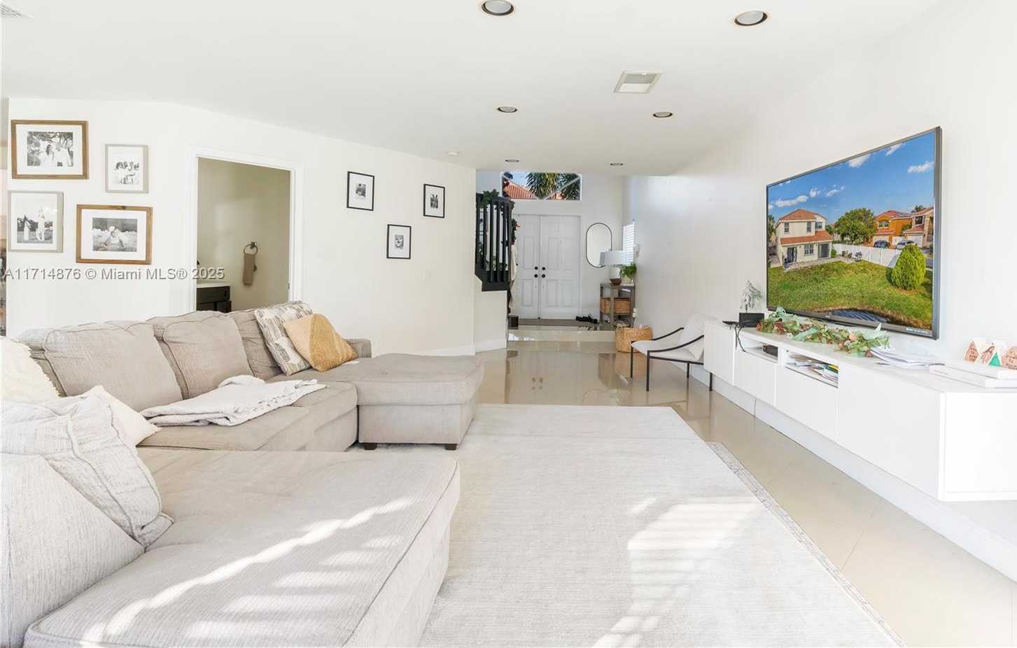 Small Image of 7400 VISCAYA CIR, Margate Number 7