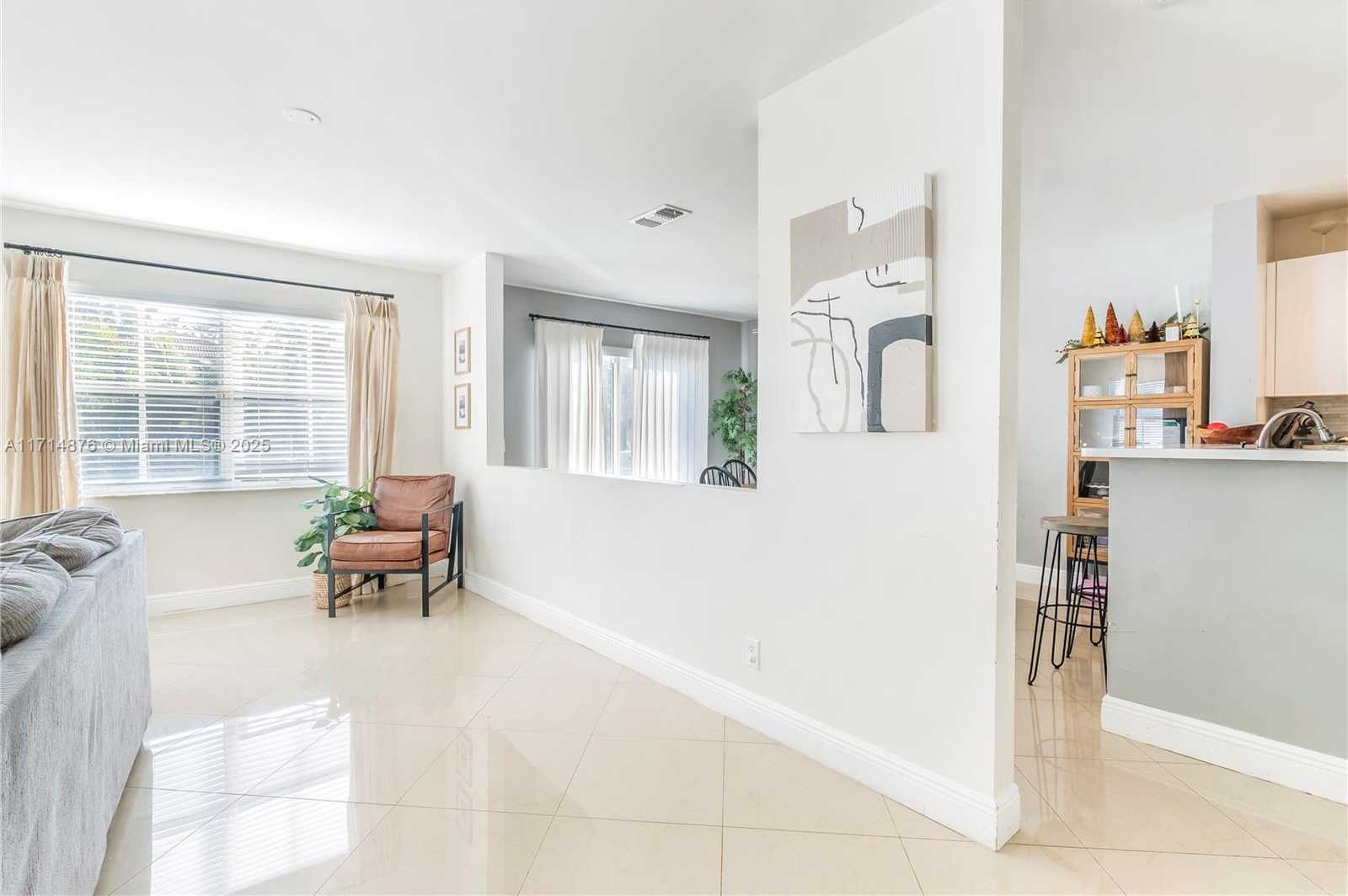 Small Image of 7400 VISCAYA CIR, Margate Number 9
