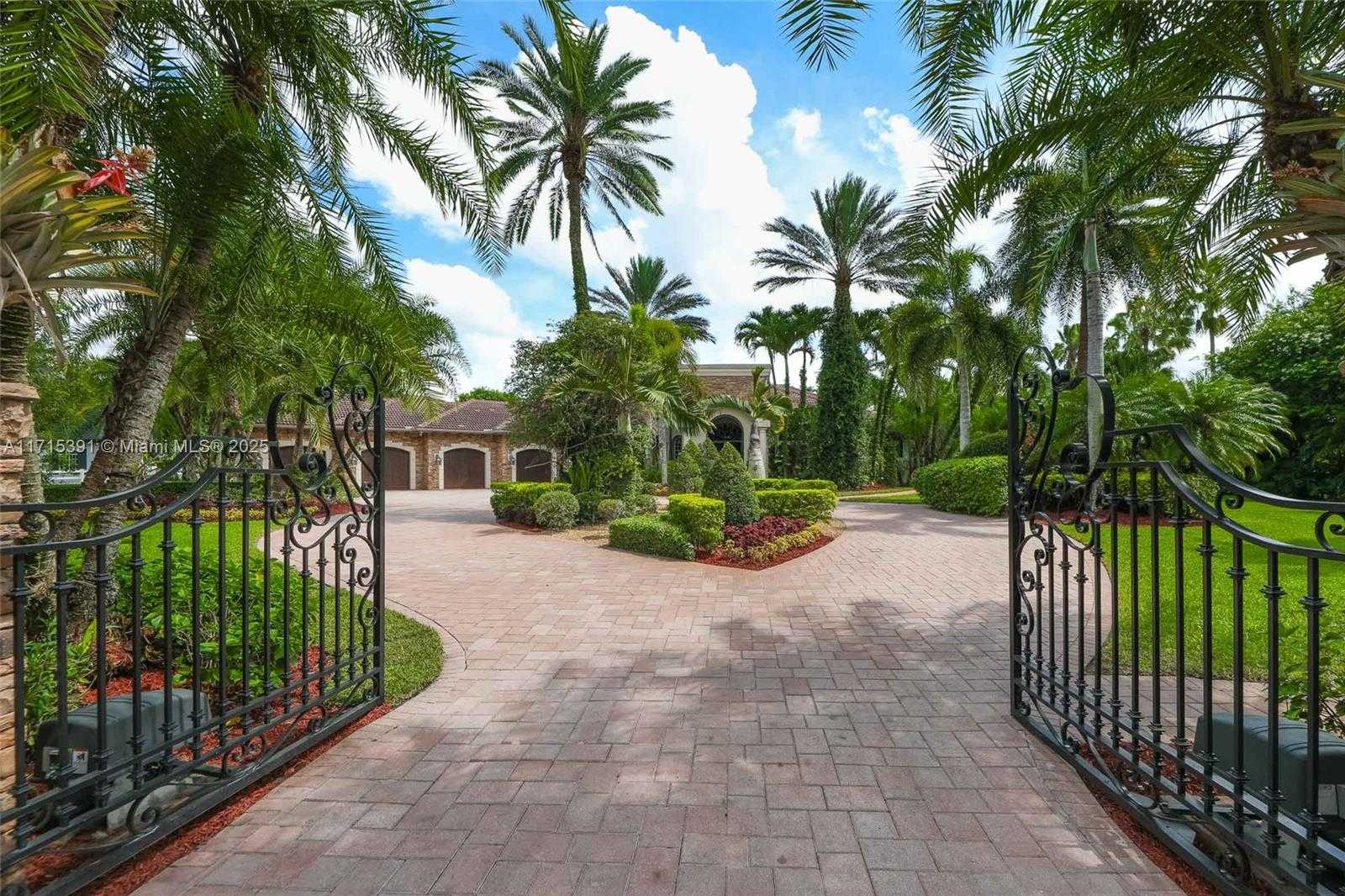 Small Image of 16740 Berkshire Ct, Southwest Ranches, FL 33331, USA Number 3