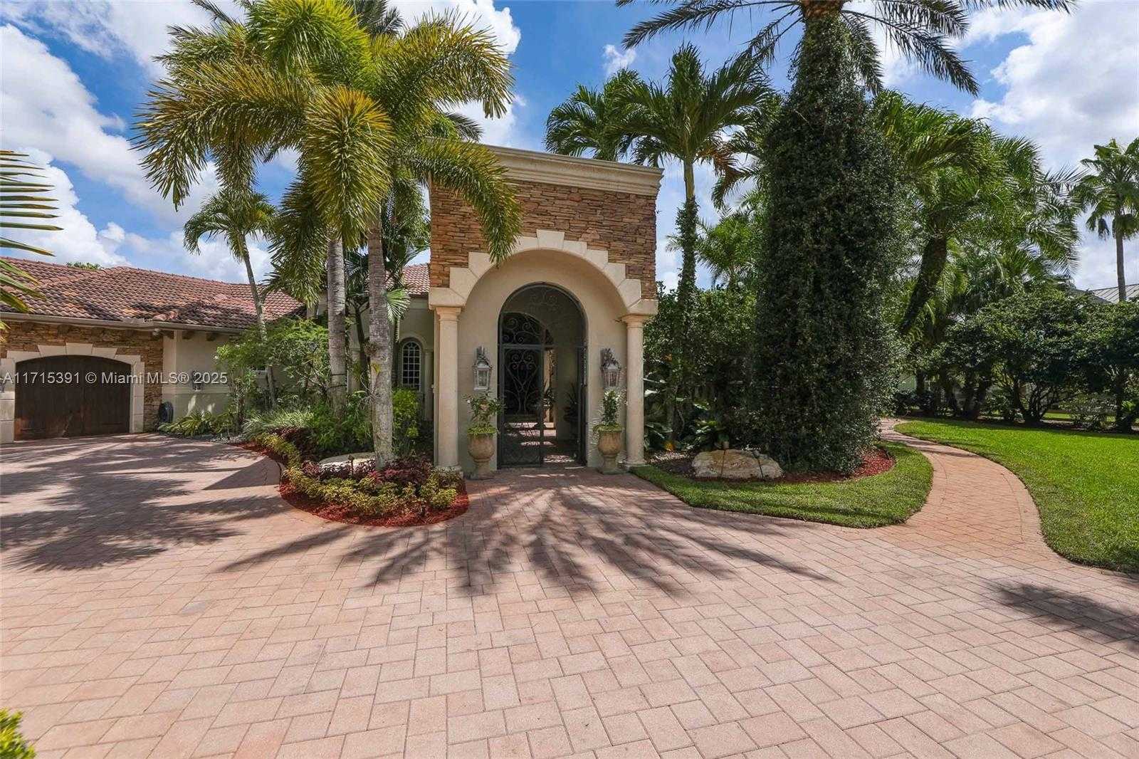 Small Image of 16740 Berkshire Ct, Southwest Ranches, FL 33331, USA Number 5