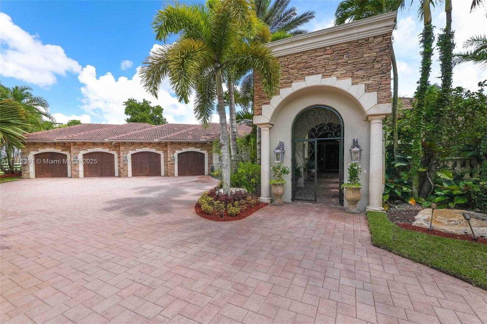 Small Image of 16740 Berkshire Ct, Southwest Ranches, FL 33331, USA Number 6