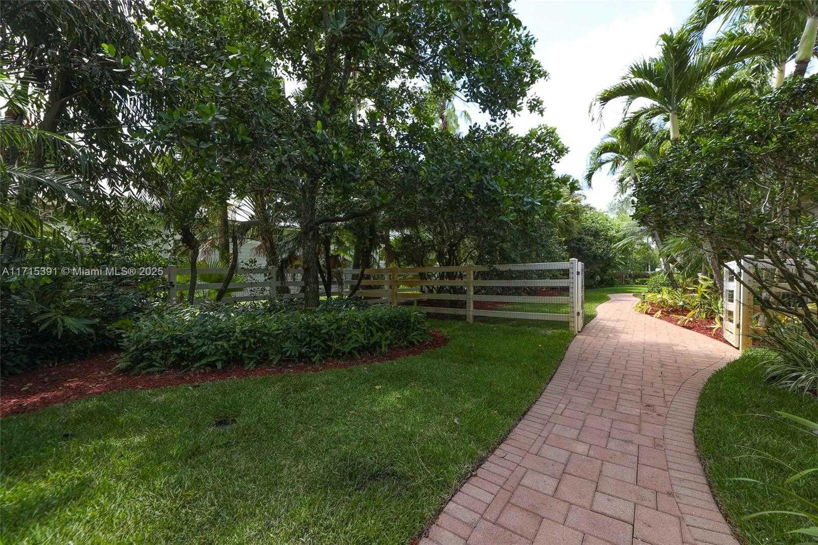 Small Image of 16740 Berkshire Ct, Southwest Ranches, FL 33331, USA Number 84
