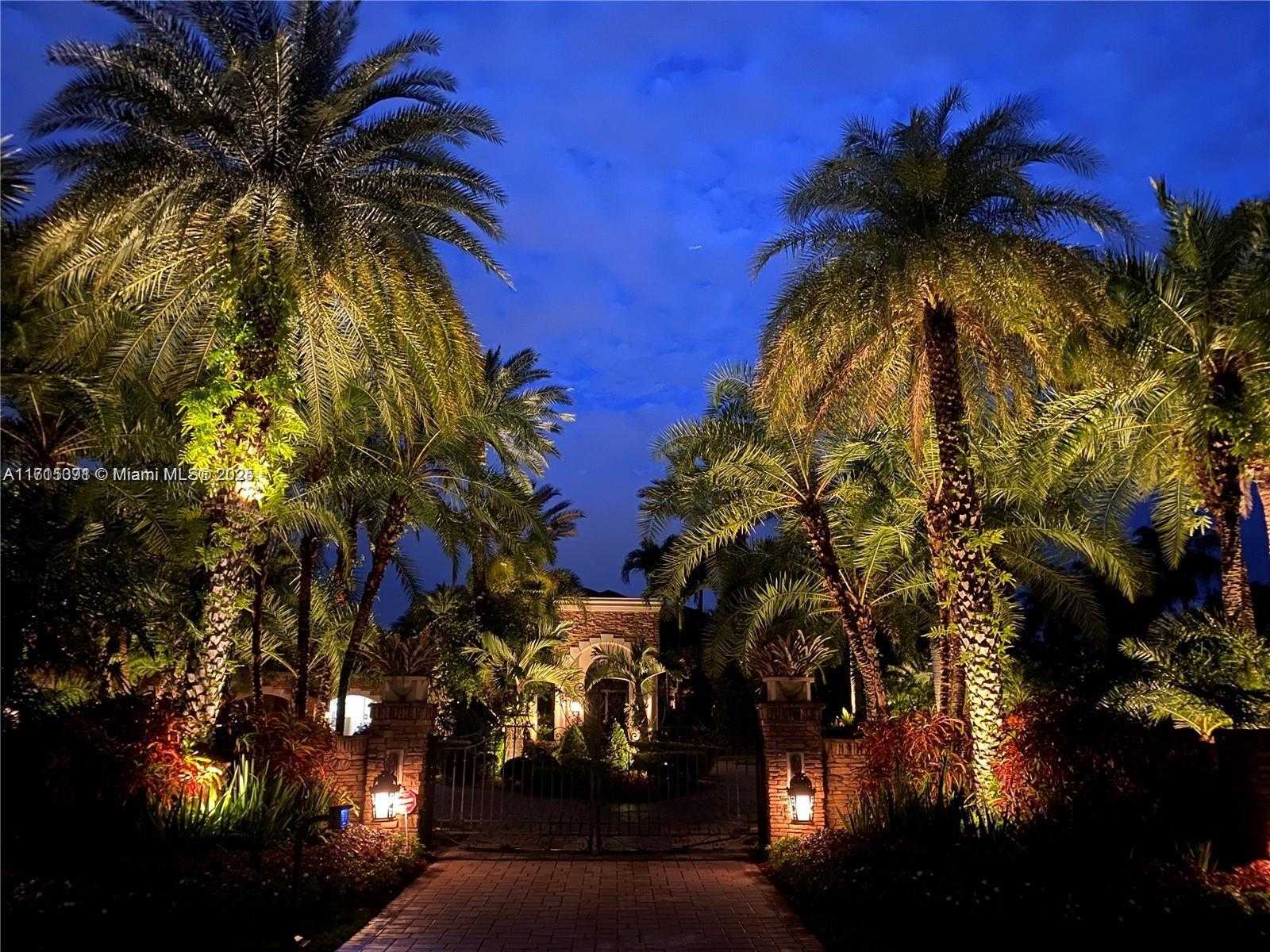Small Image of 16740 Berkshire Ct, Southwest Ranches, FL 33331, USA Number 9