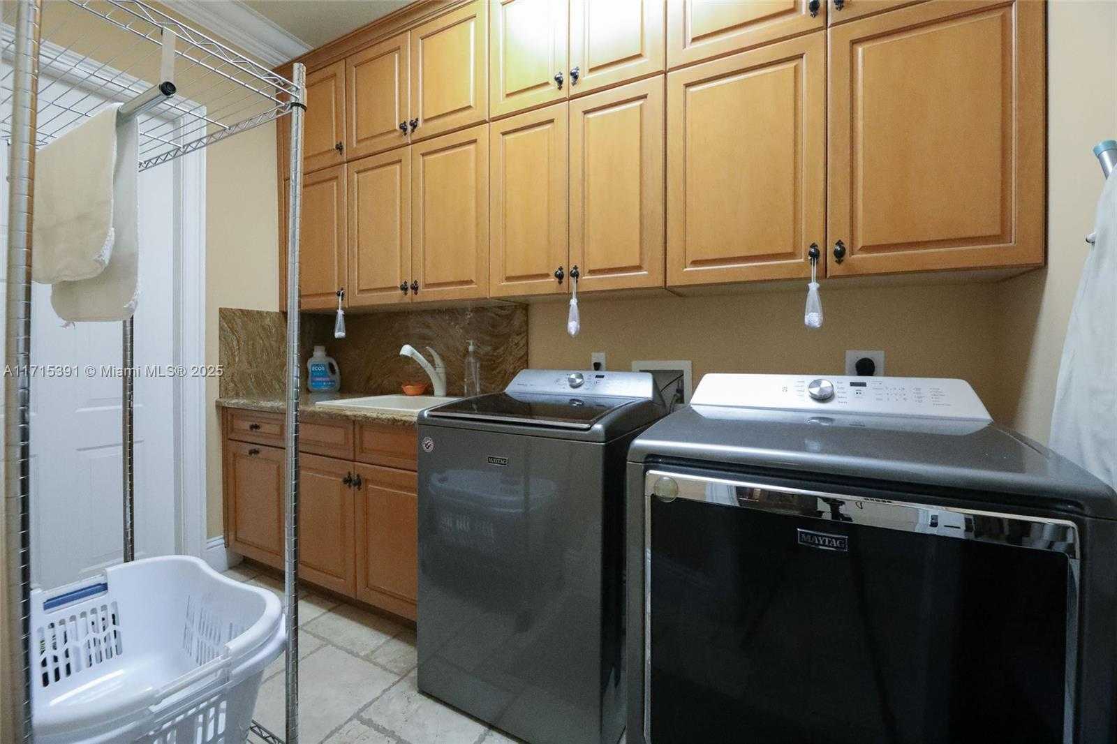 Small Image of 16740 Berkshire Ct, Southwest Ranches, FL 33331, USA Number 91